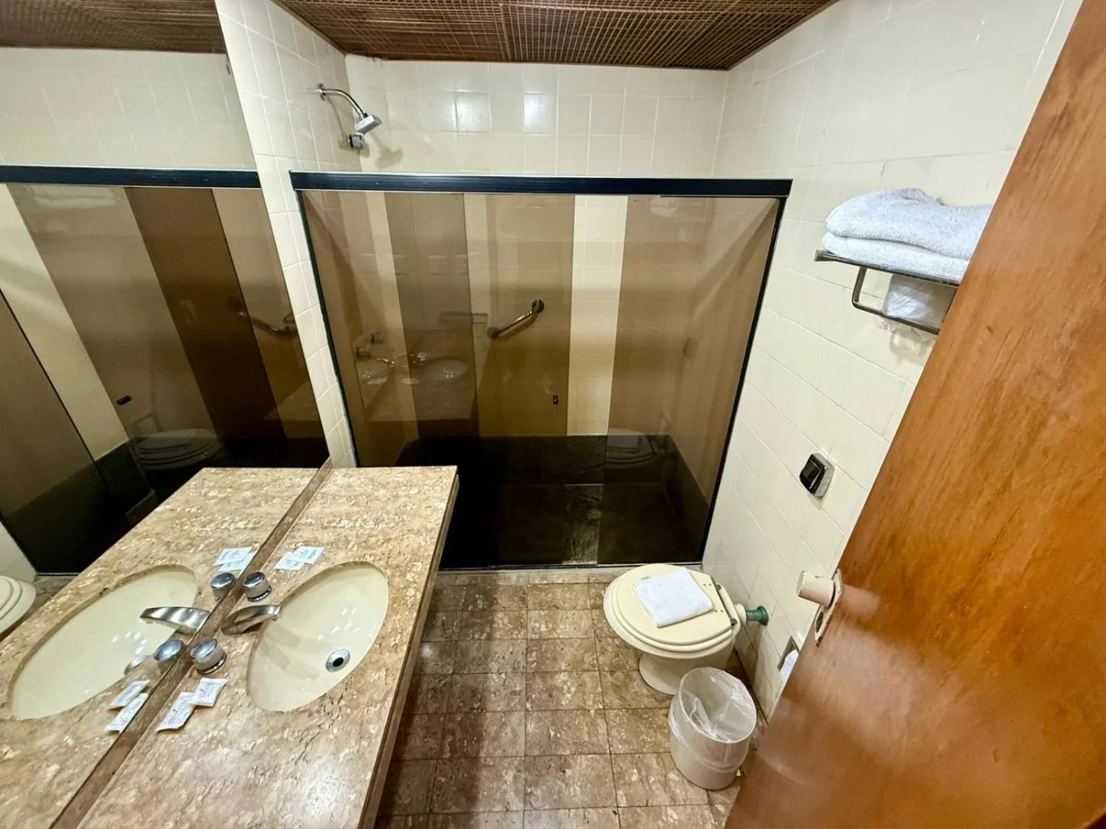 Shower in César Park Hotel