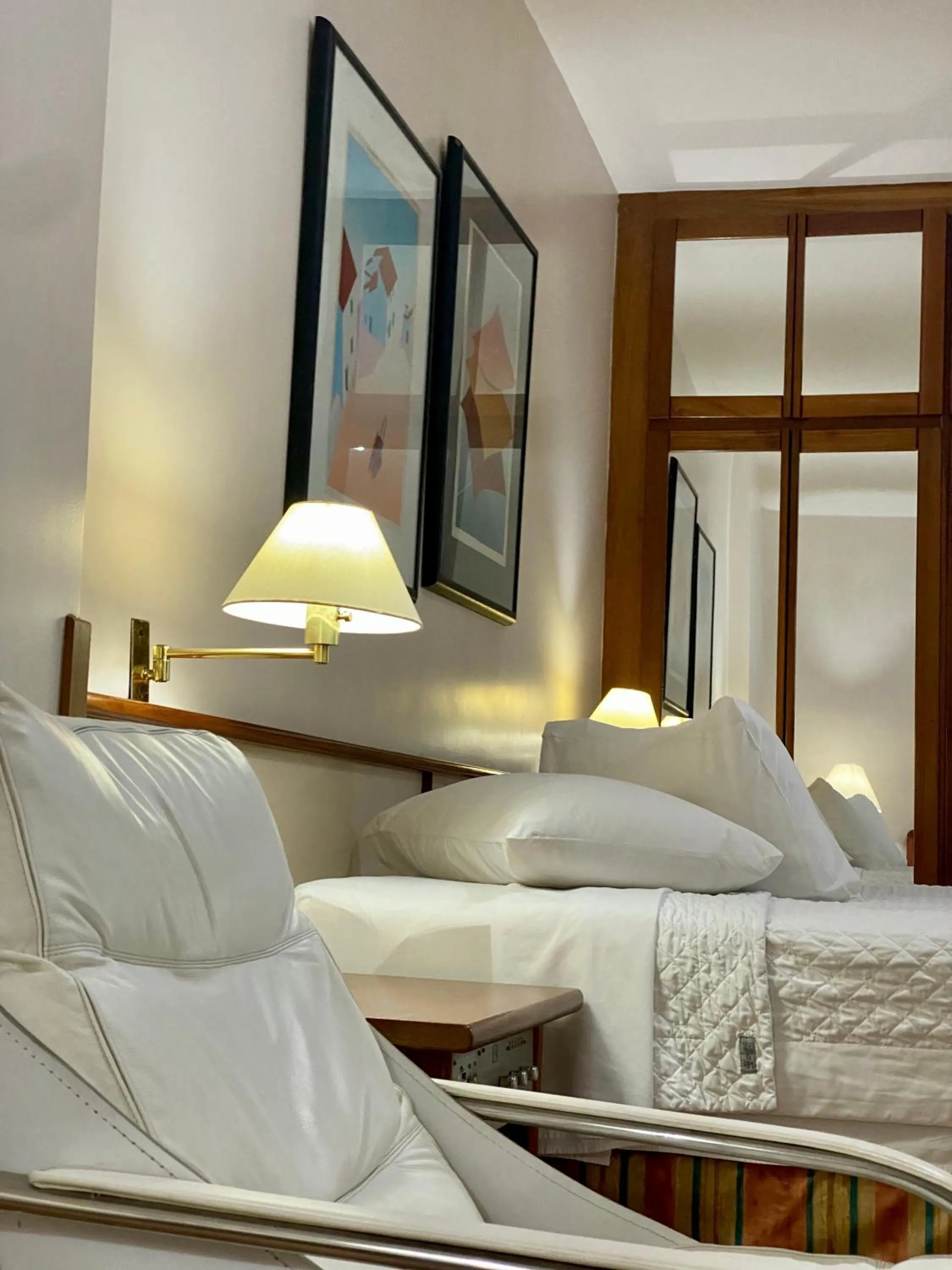 Photo of the whole room in César Park Hotel