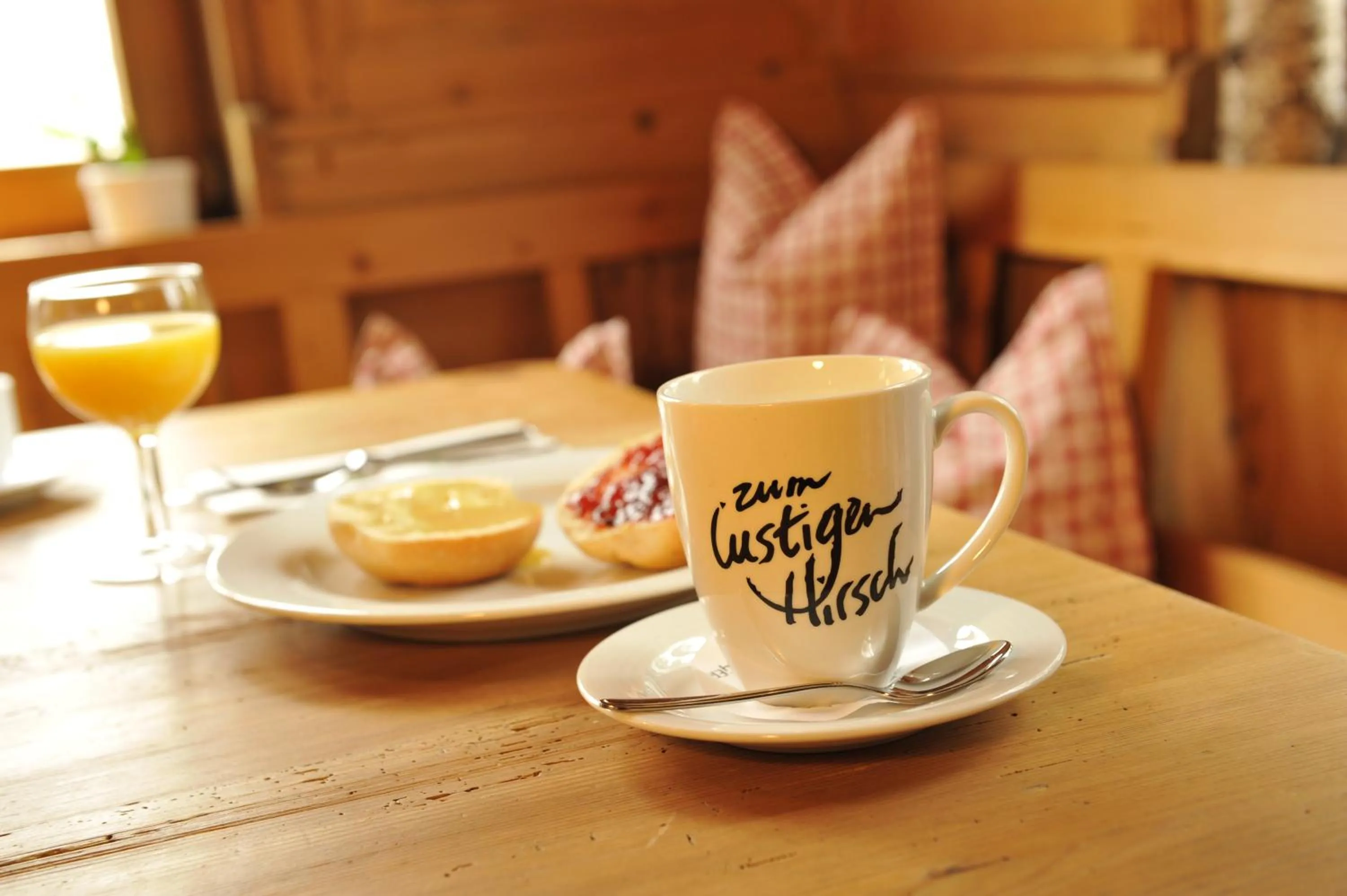 Continental breakfast in lustiger Hirsch