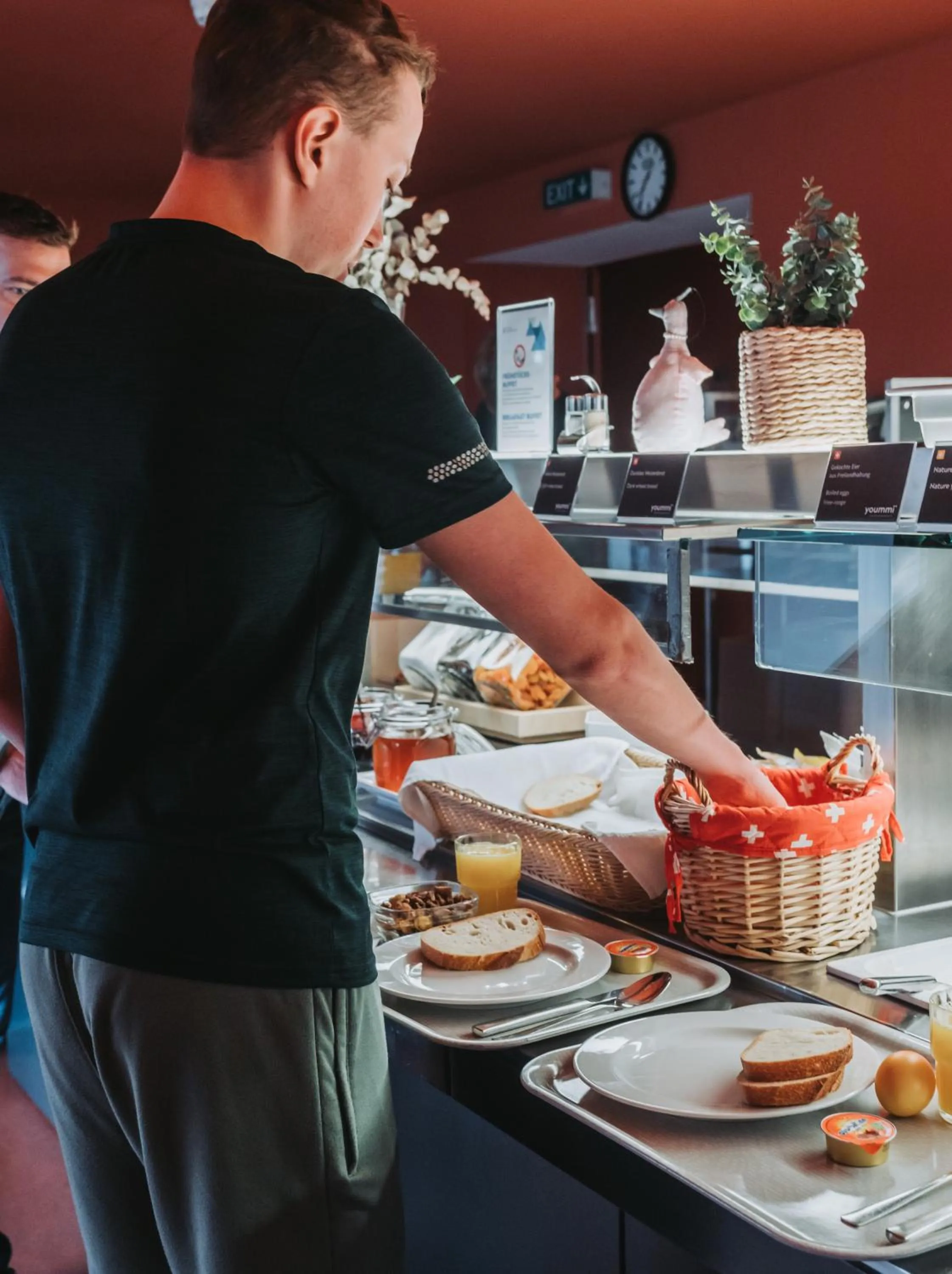 Buffet breakfast in Davos Youth Hostel