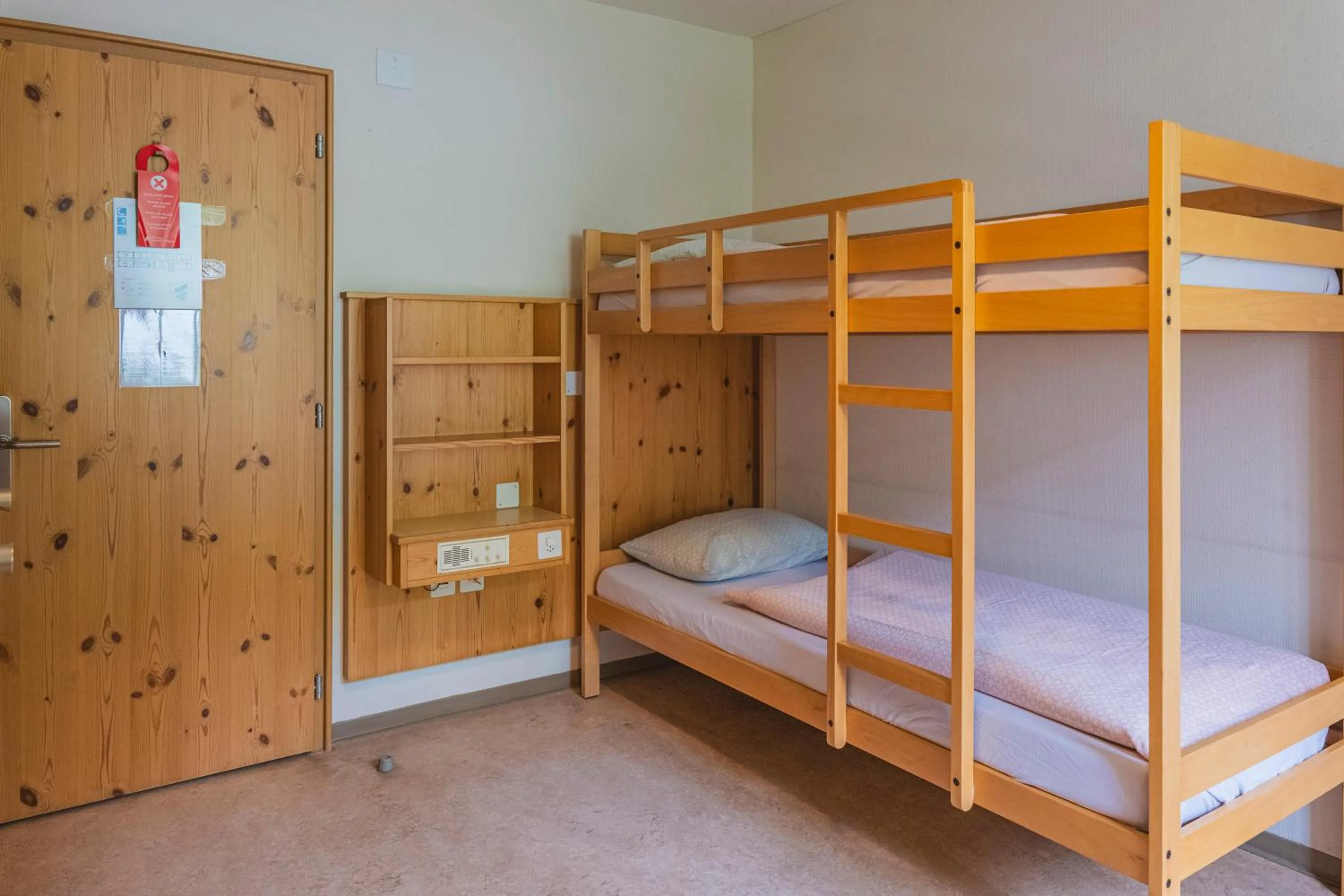 Photo of the whole room, Bed in Davos Youth Hostel