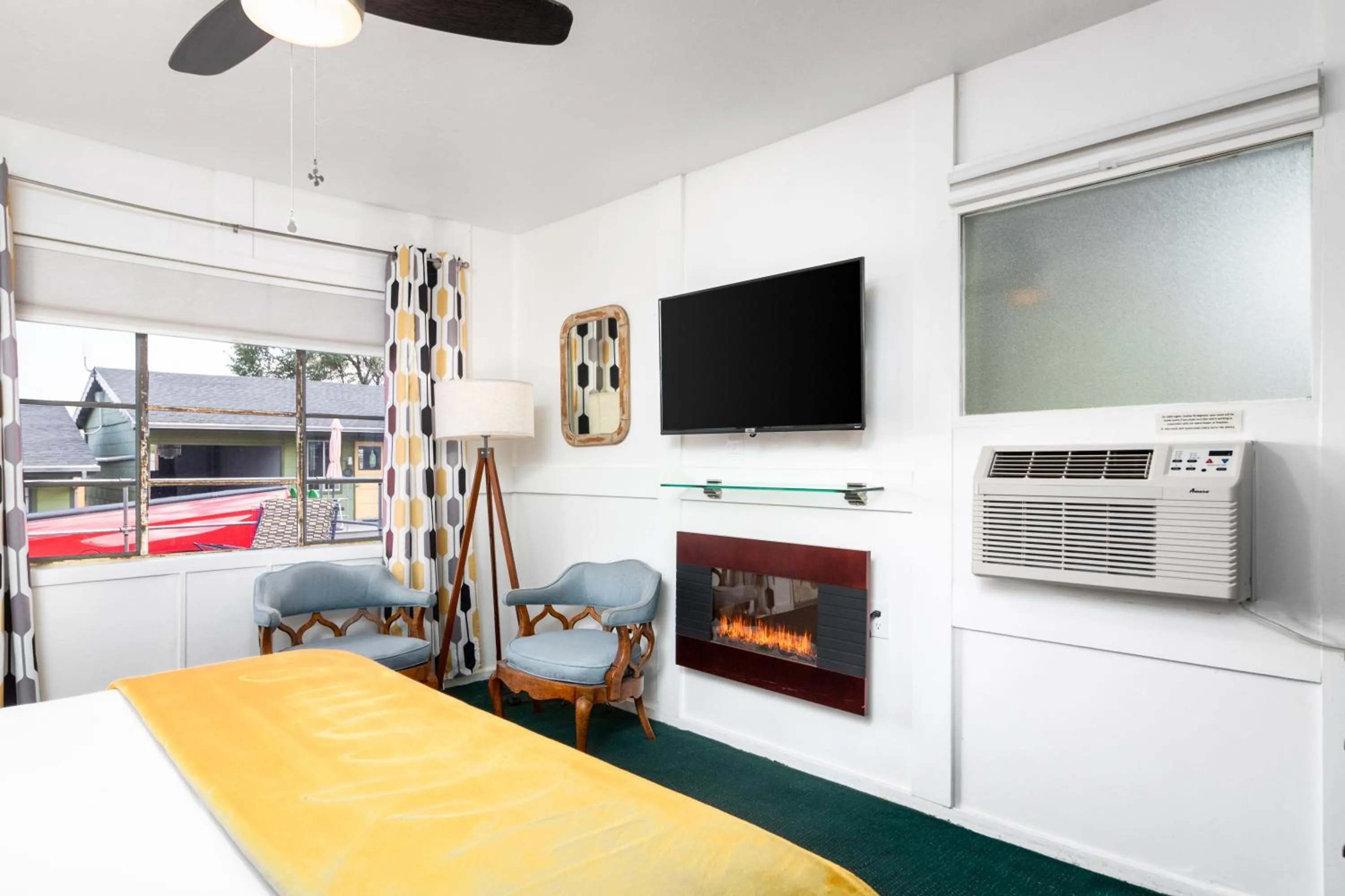 TV and multimedia in The Motor Lodge