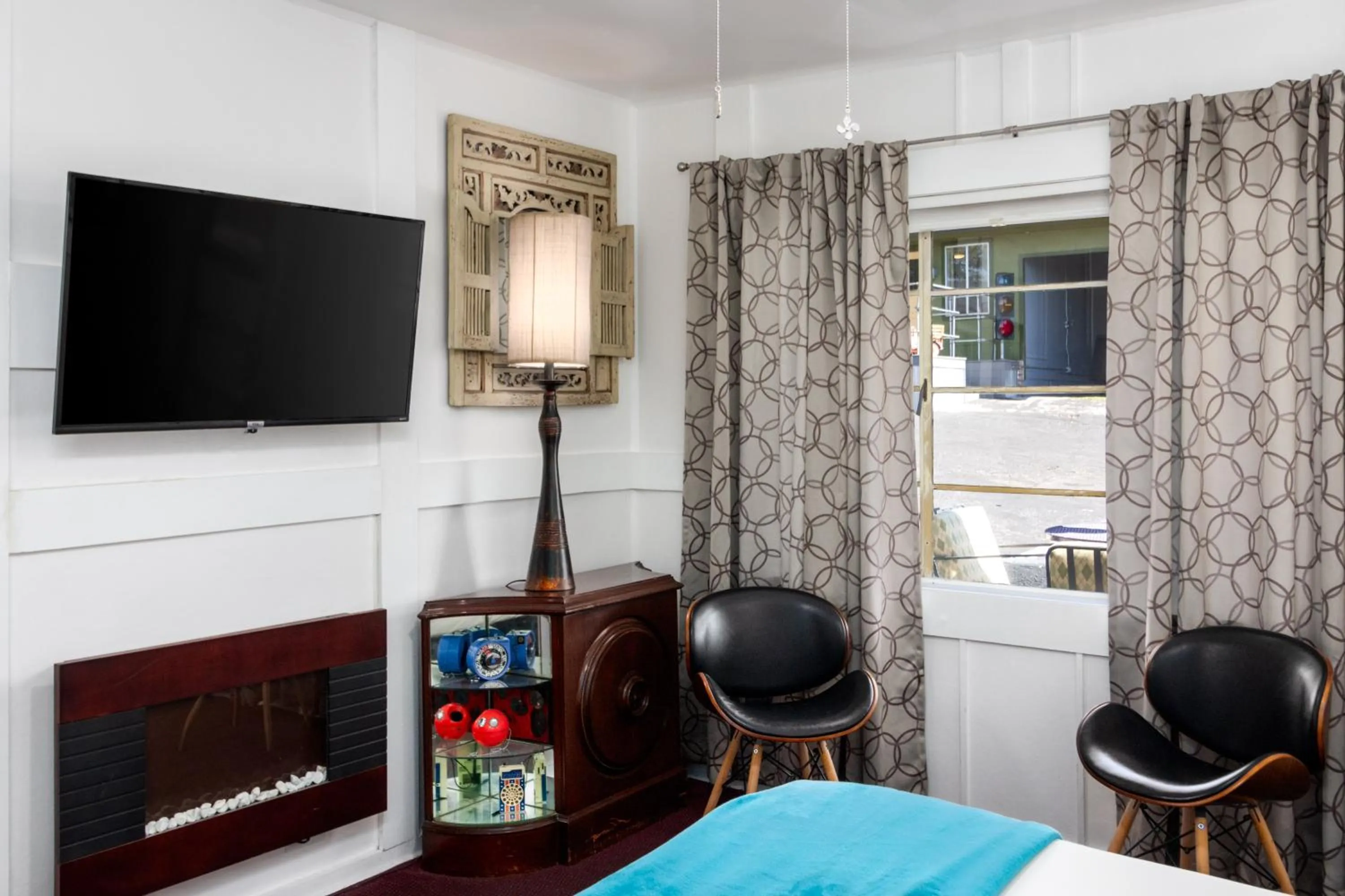 Bed in The Motor Lodge