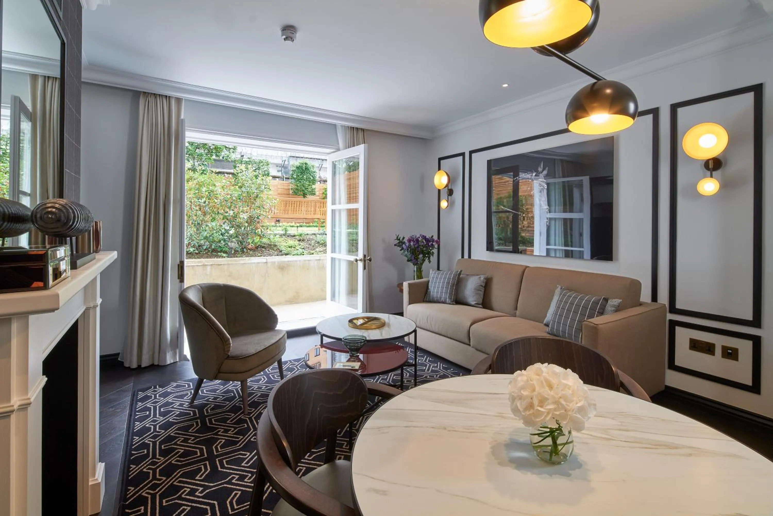 Balcony/Terrace in Lexham Gardens by Cheval Maison