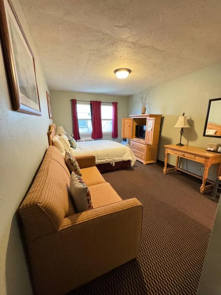 Bed in Rugged Country Lodge