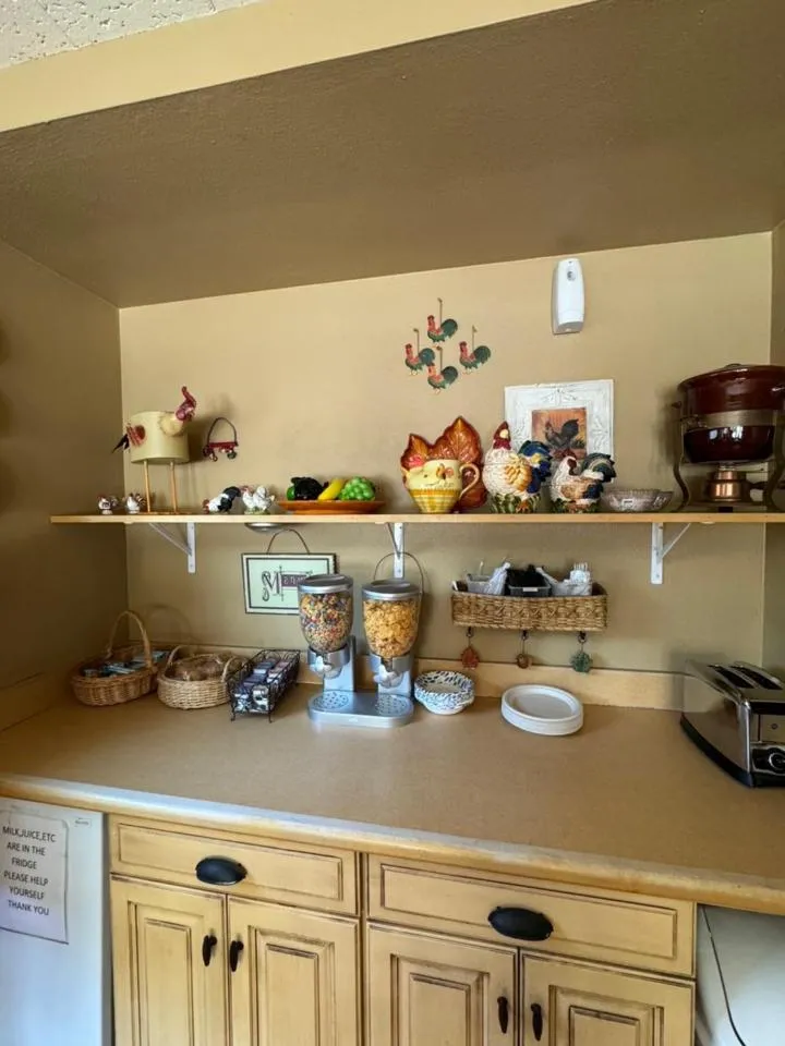 Food and drinks in Rugged Country Lodge