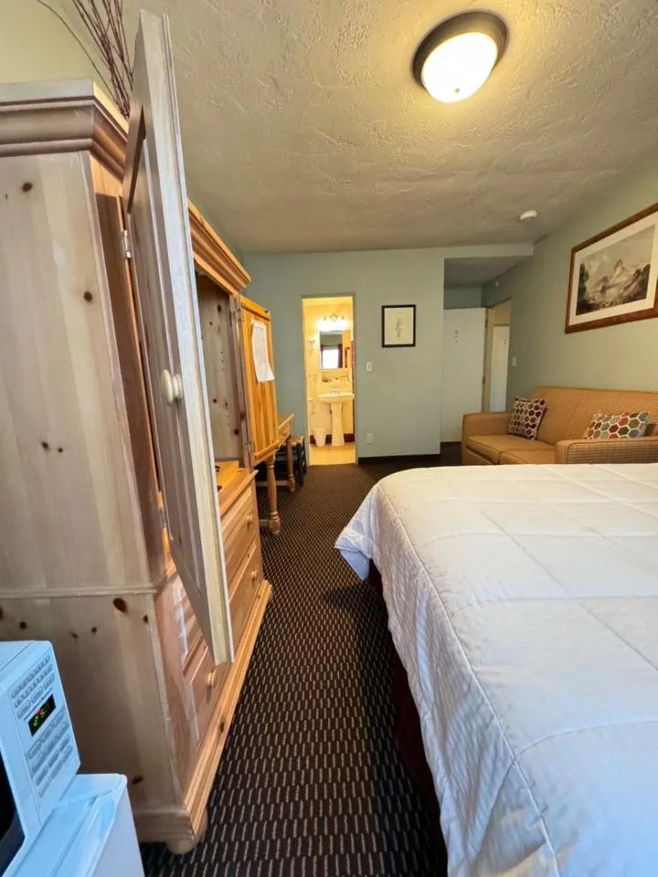 Bed in Rugged Country Lodge