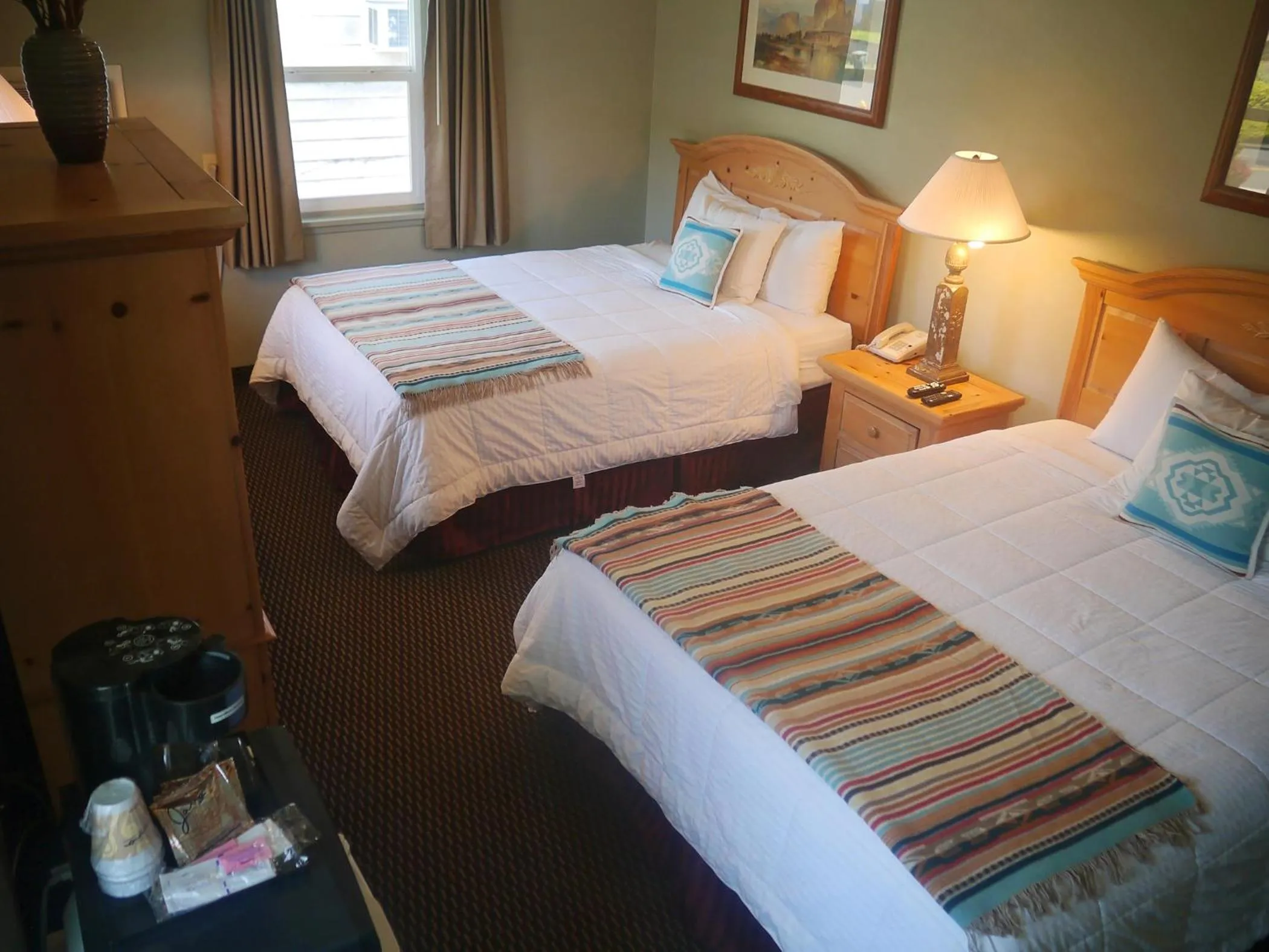 Photo of the whole room, Bed in Rugged Country Lodge