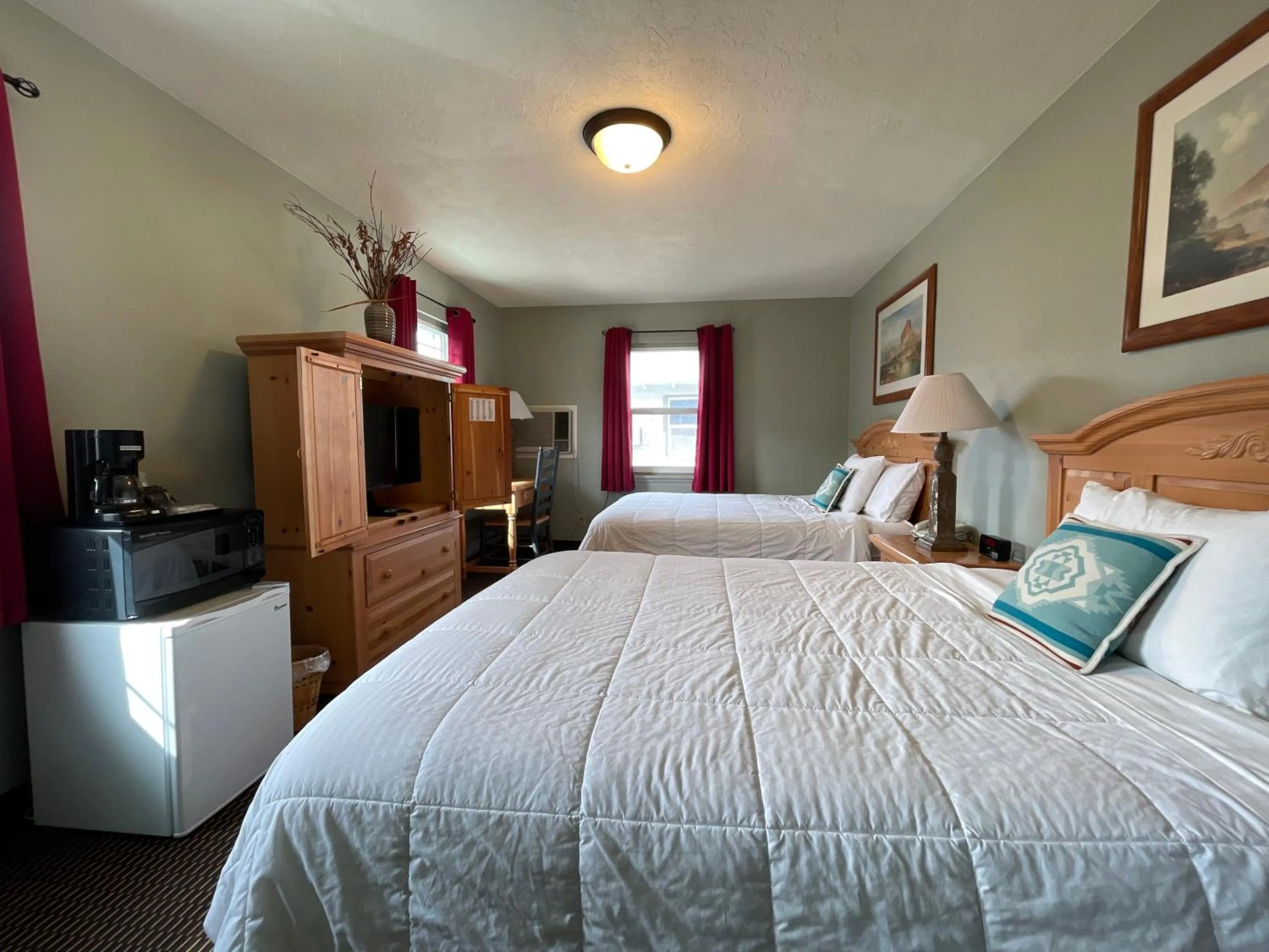 Photo of the whole room, Bed in Rugged Country Lodge