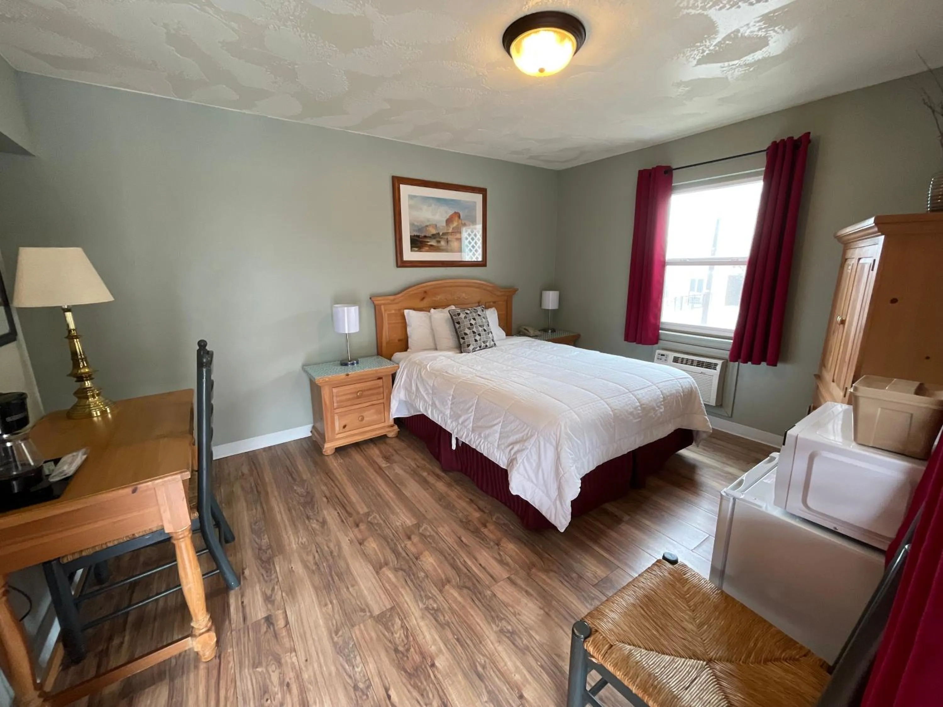 Photo of the whole room, Bed in Rugged Country Lodge