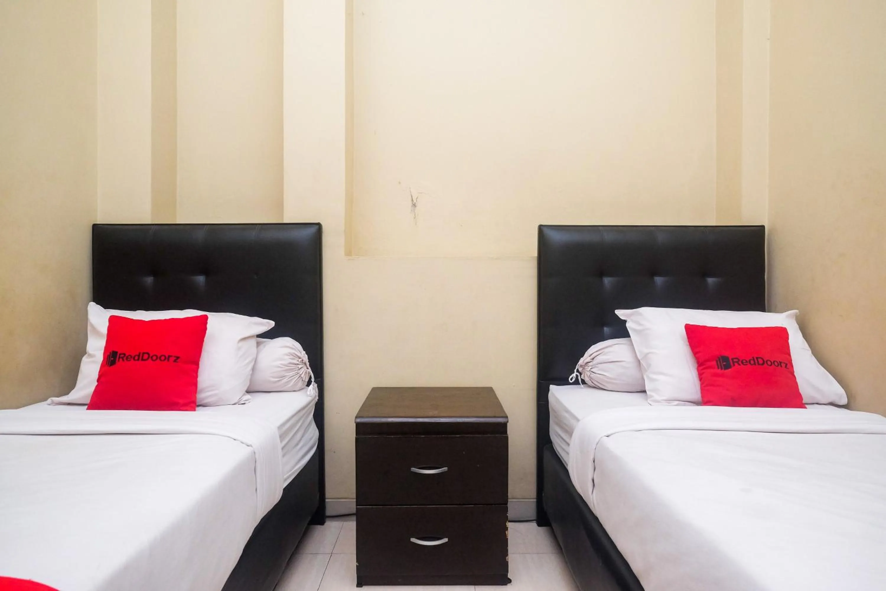 Bedroom, Bed in RedDoorz Plus @ Timoho