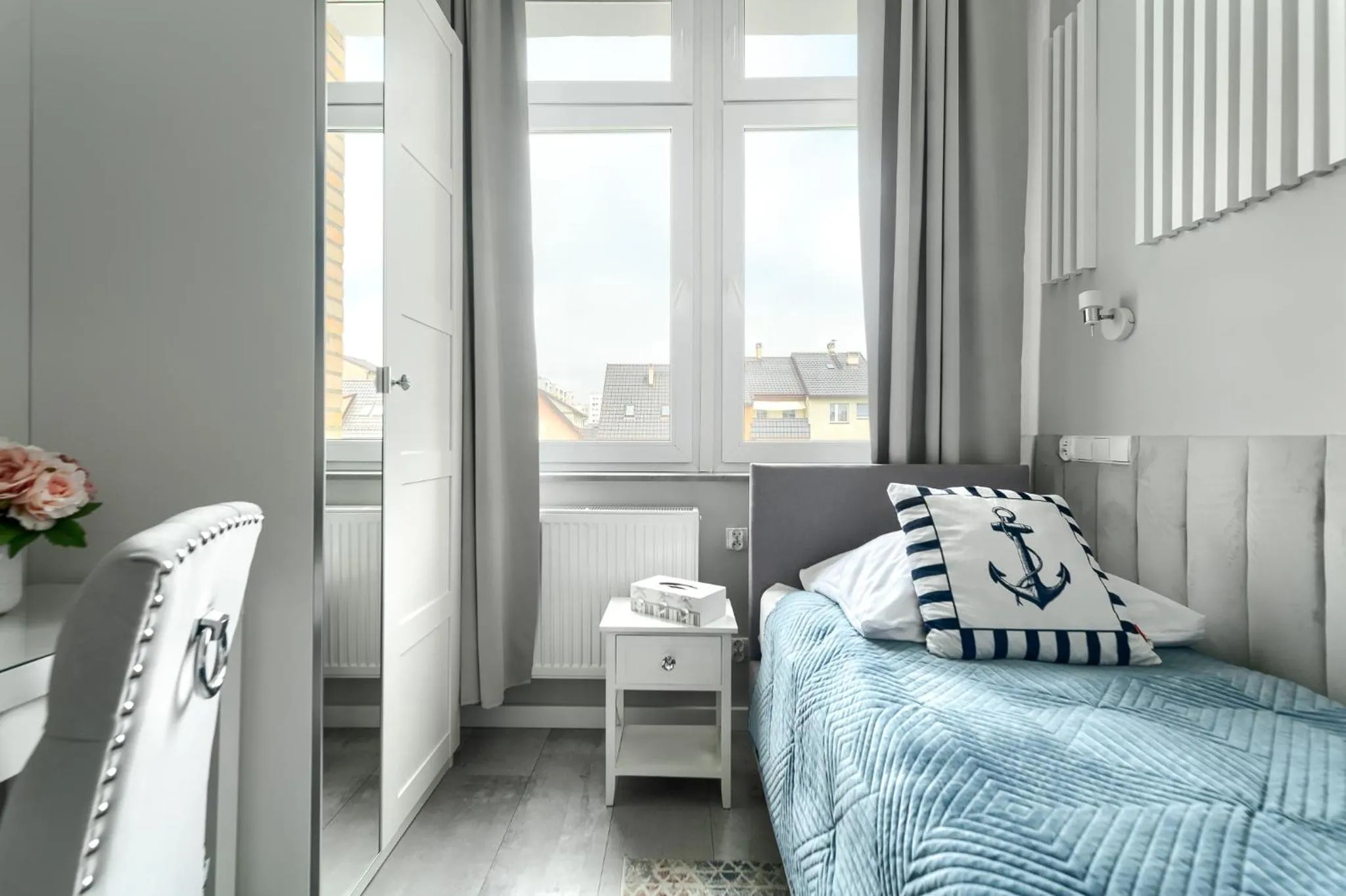 wardrobe, Bed in Stawa Villa & Apart