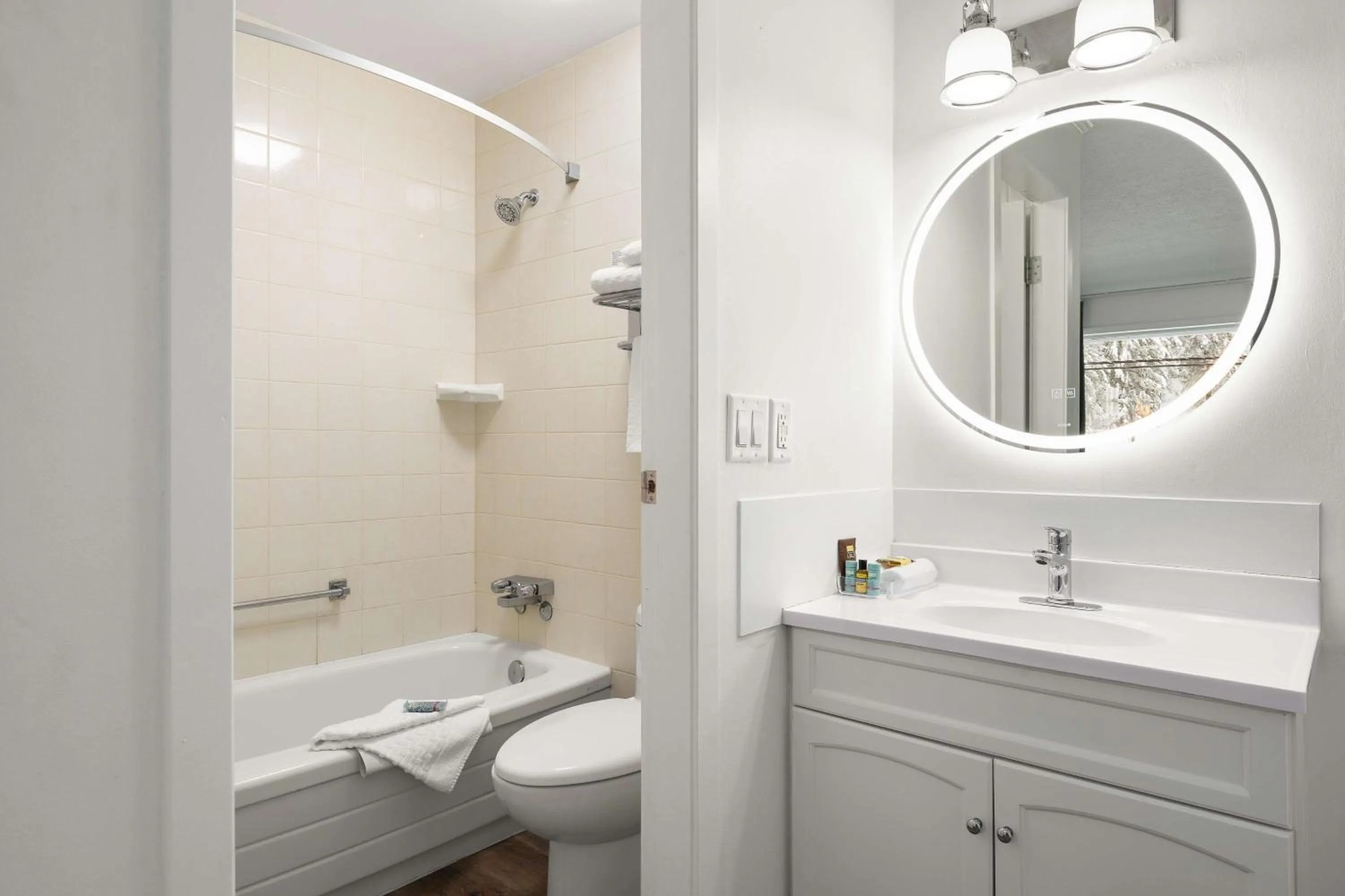 Bathroom in SureStay Hotel by Best Western Rossland Red Mountain