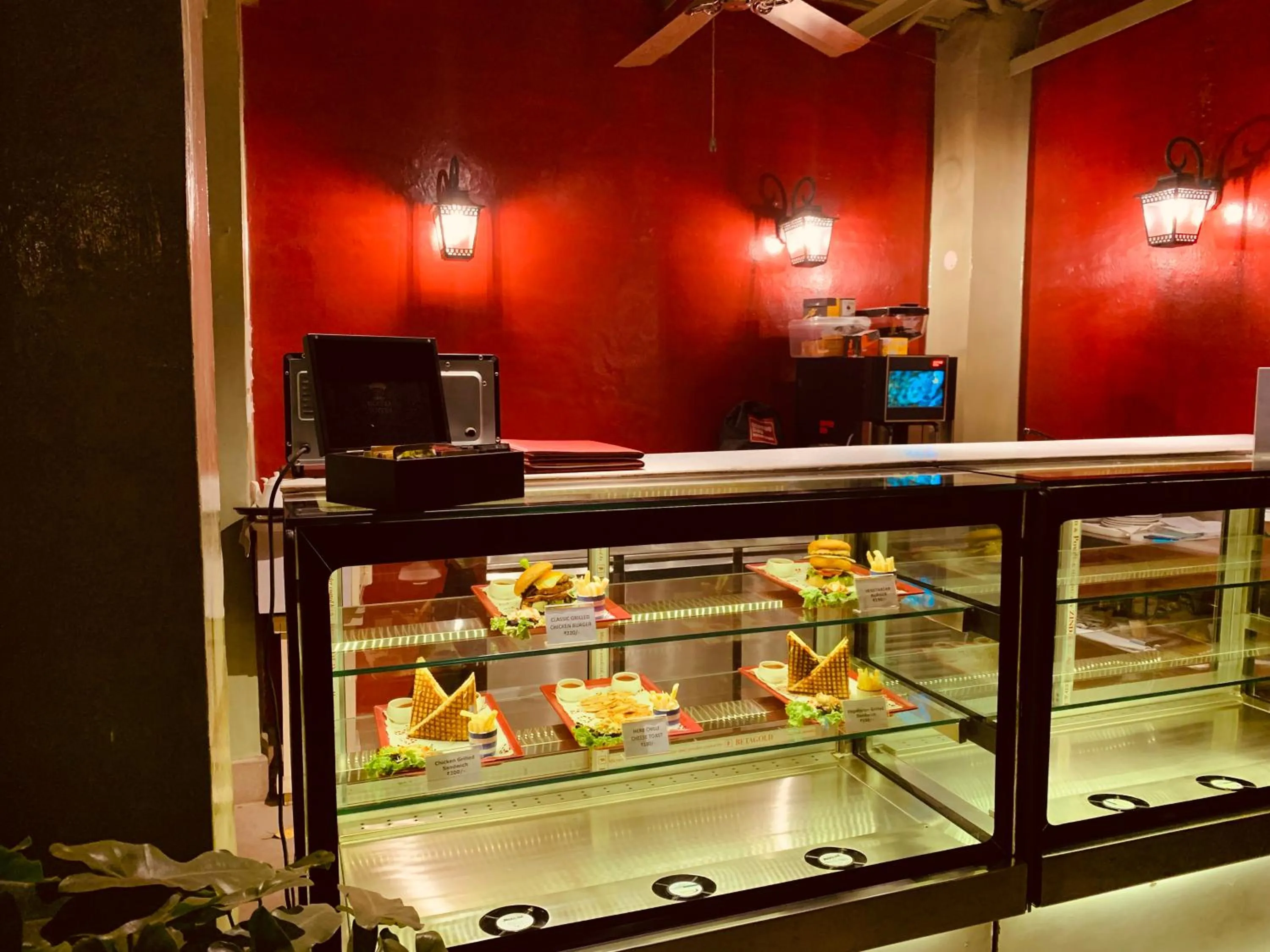 Food and drinks in The Elgin Fairlawn, Kolkata