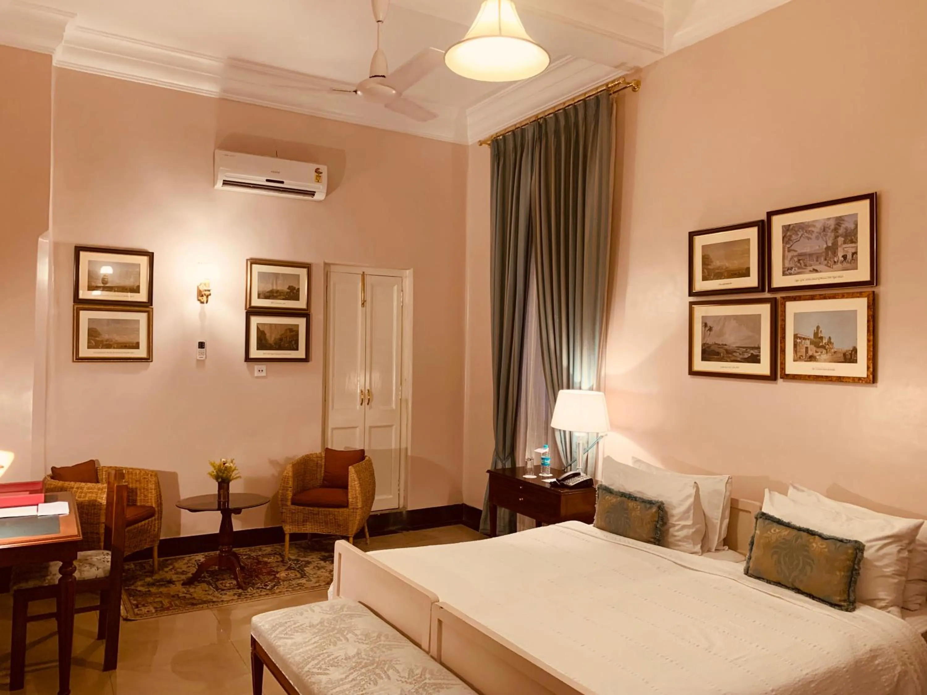 Bed in The Elgin Fairlawn, Kolkata