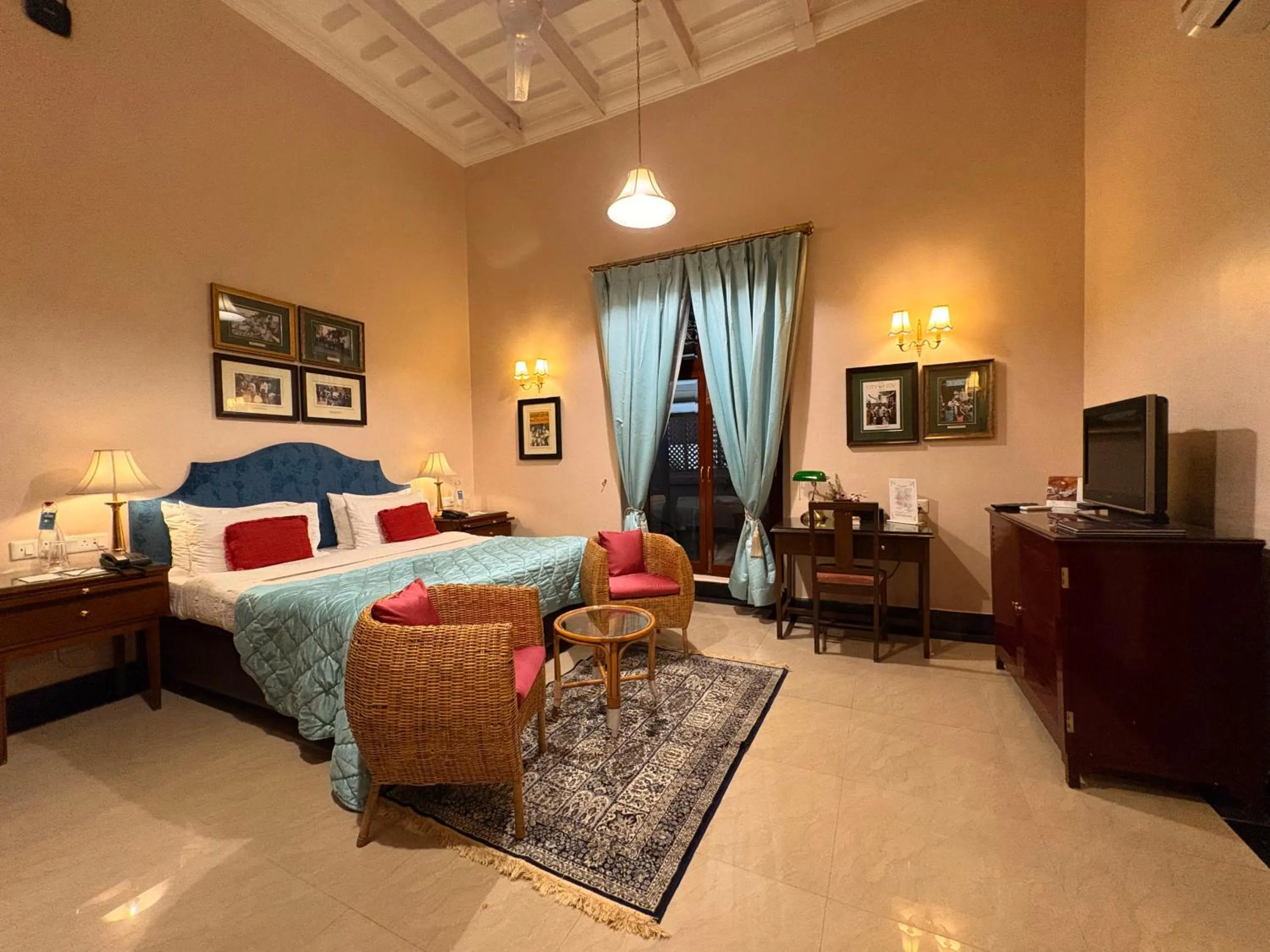 Bed in The Elgin Fairlawn, Kolkata