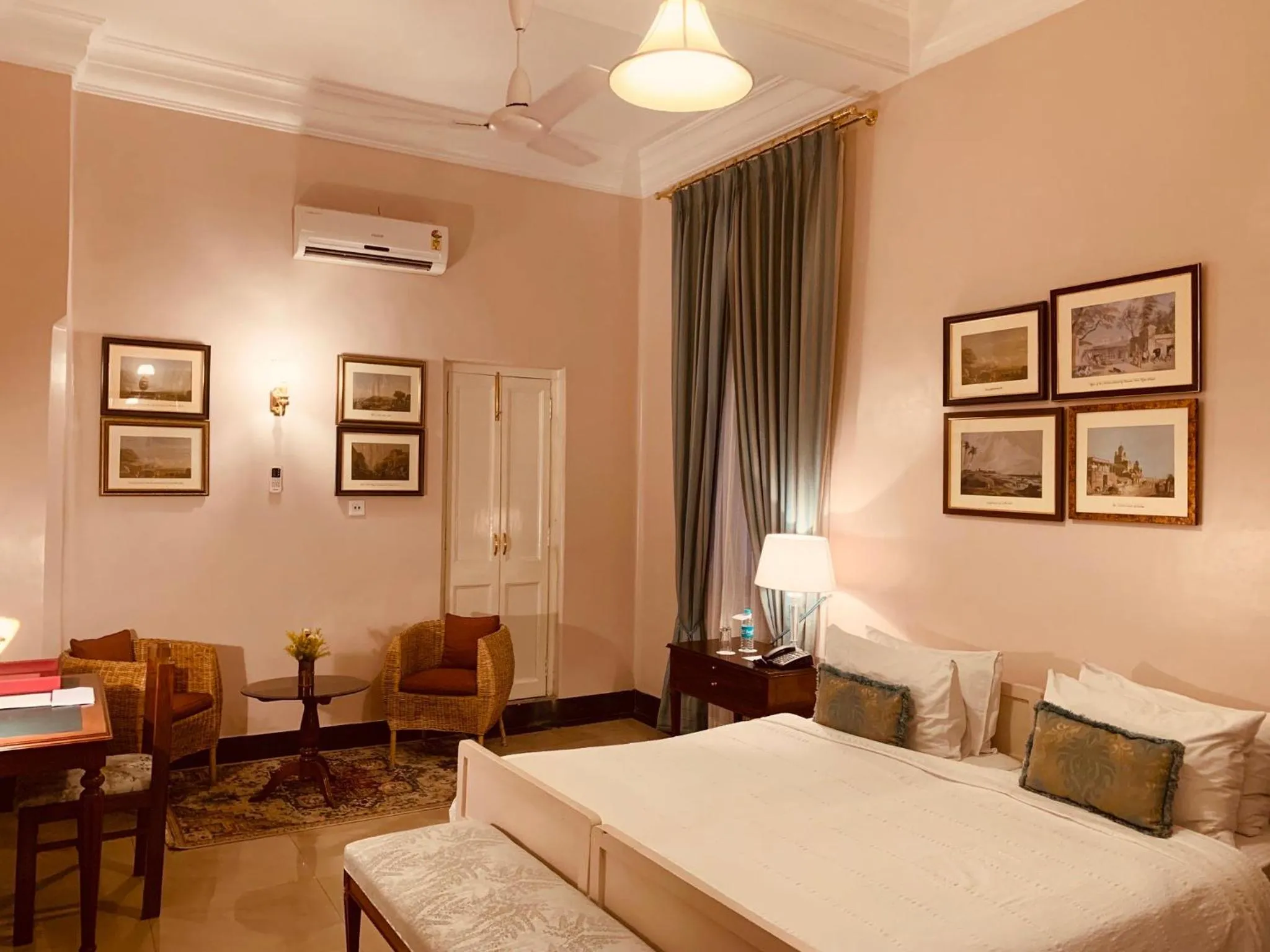 Bed in The Elgin Fairlawn, Kolkata