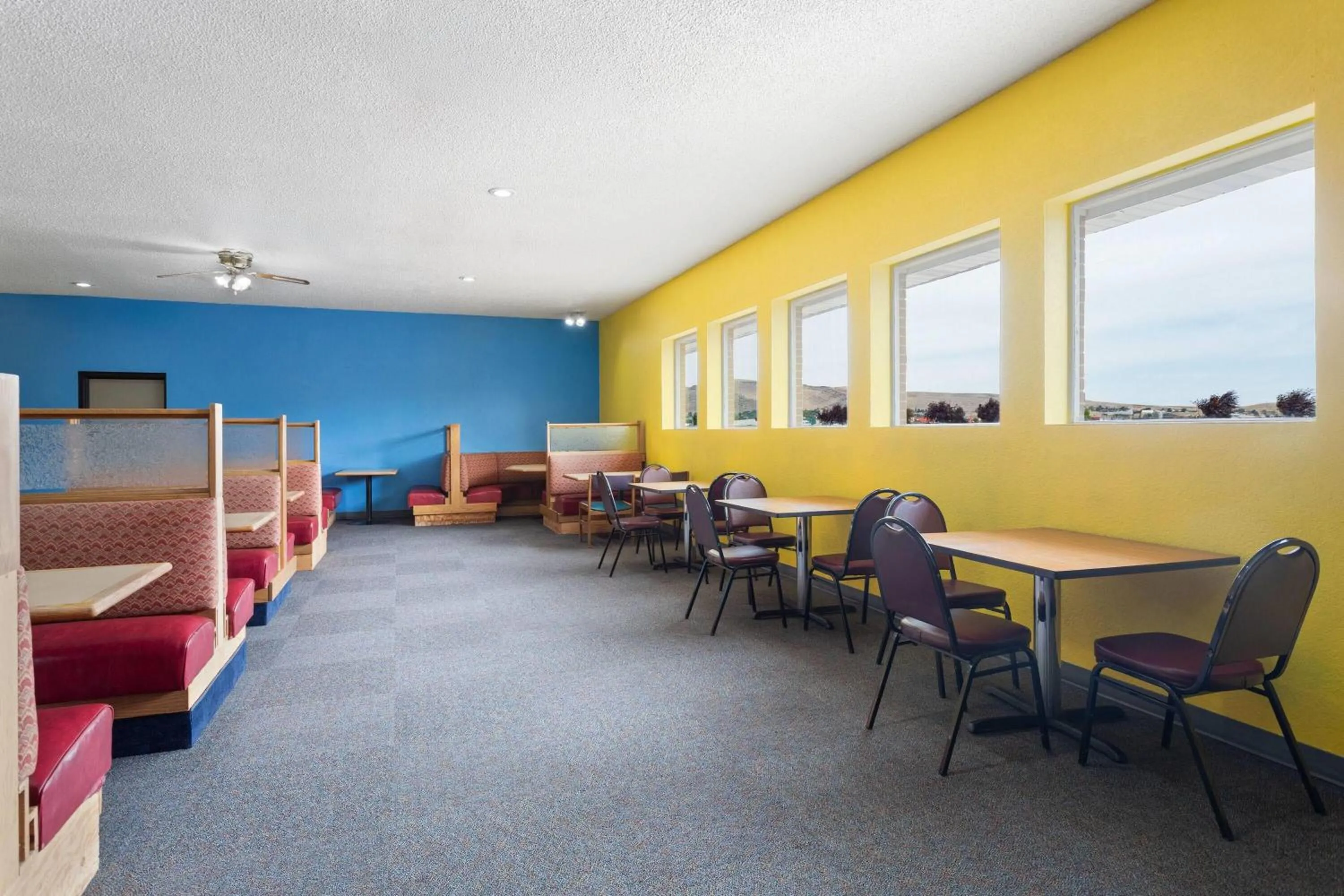 Breakfast, Bed in Days Inn by Wyndham Rawlins