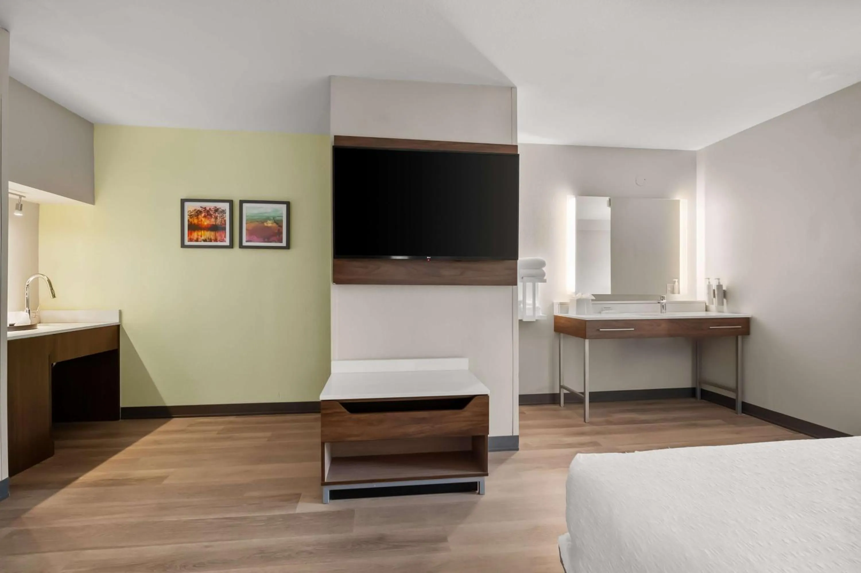 Bed in Hampton Inn Weston Fort Lauderdale