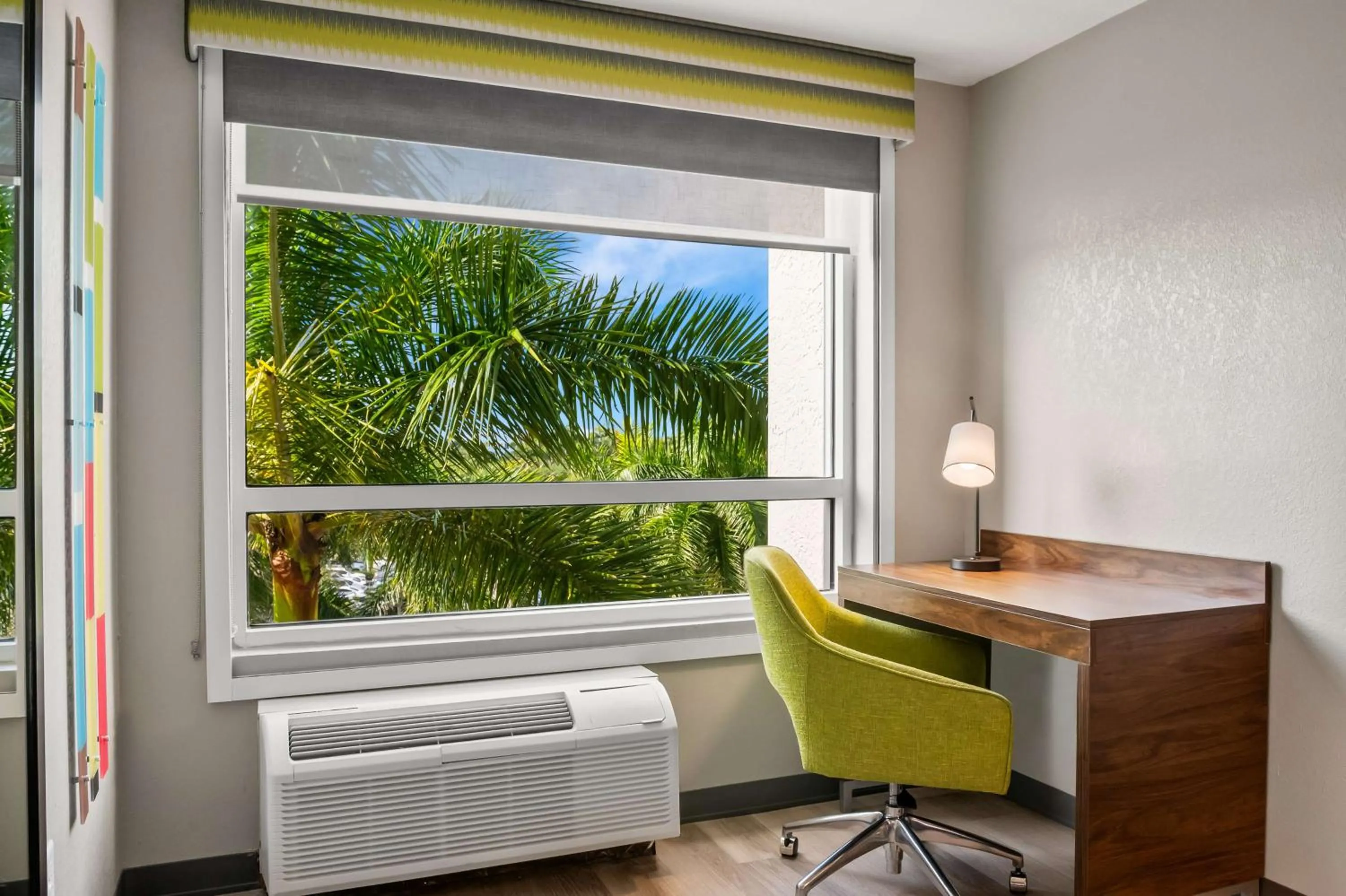 Bedroom in Hampton Inn Weston Fort Lauderdale