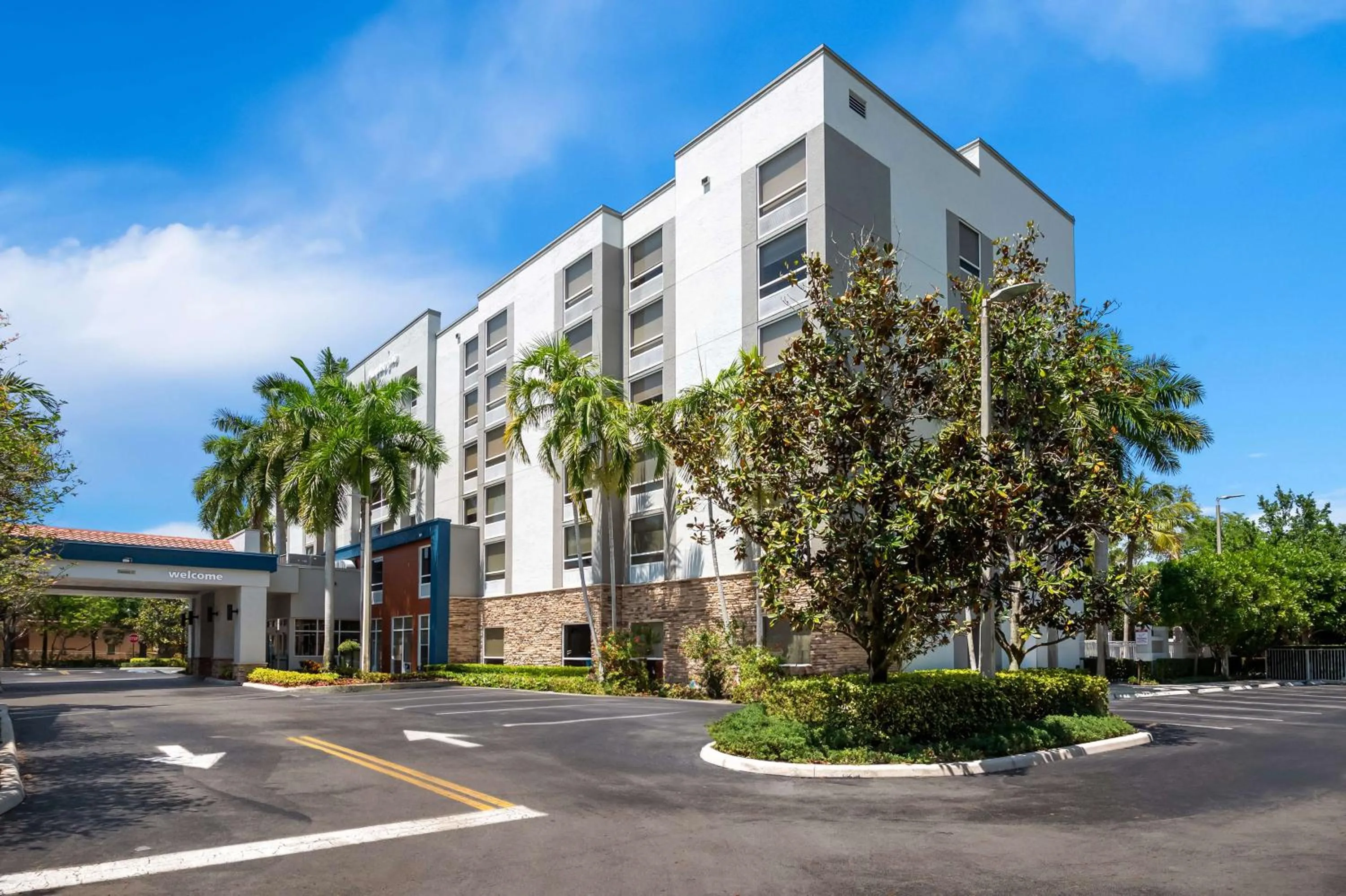 Property building in Hampton Inn Weston Fort Lauderdale