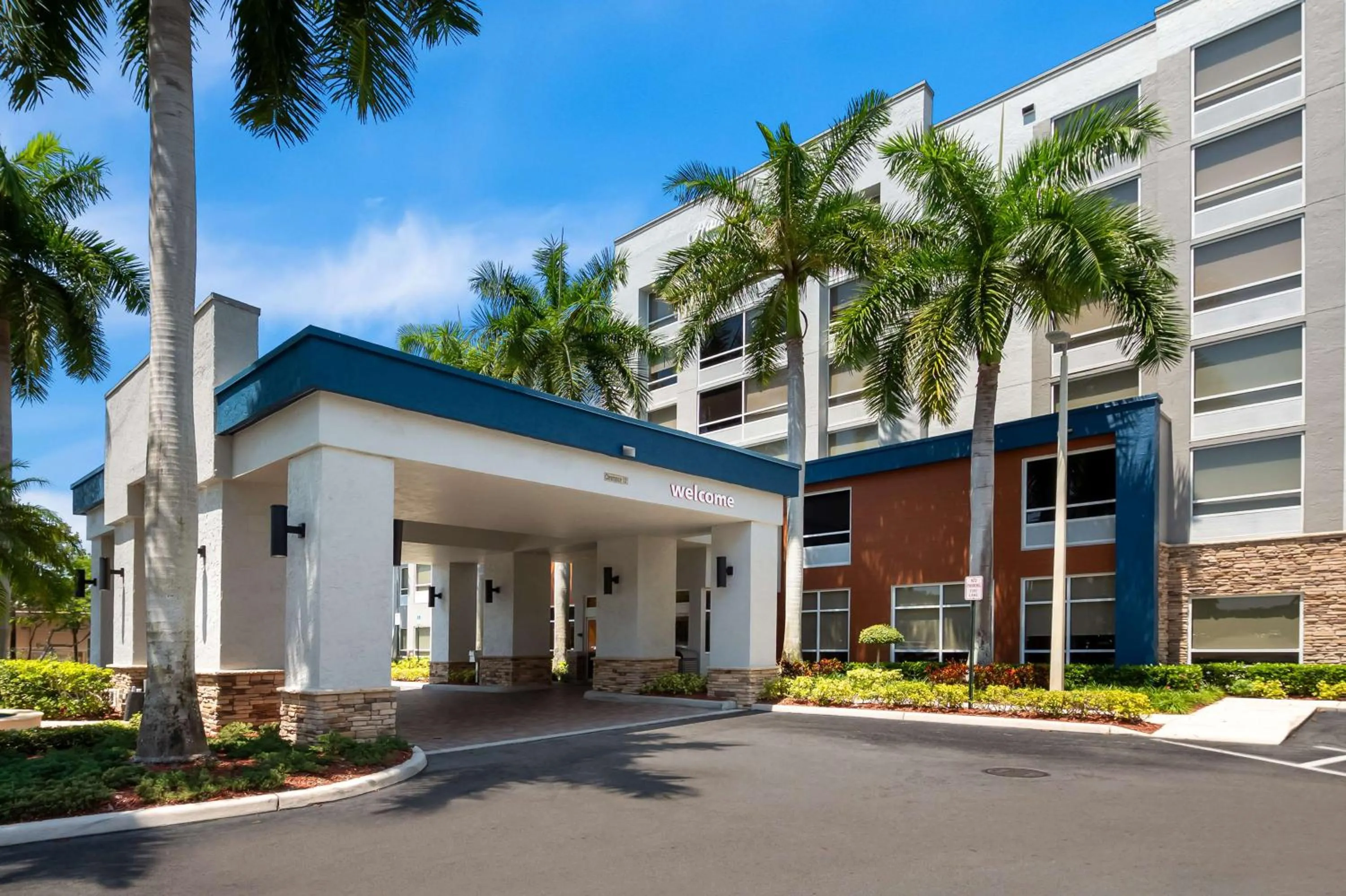 Property building in Hampton Inn Weston Fort Lauderdale