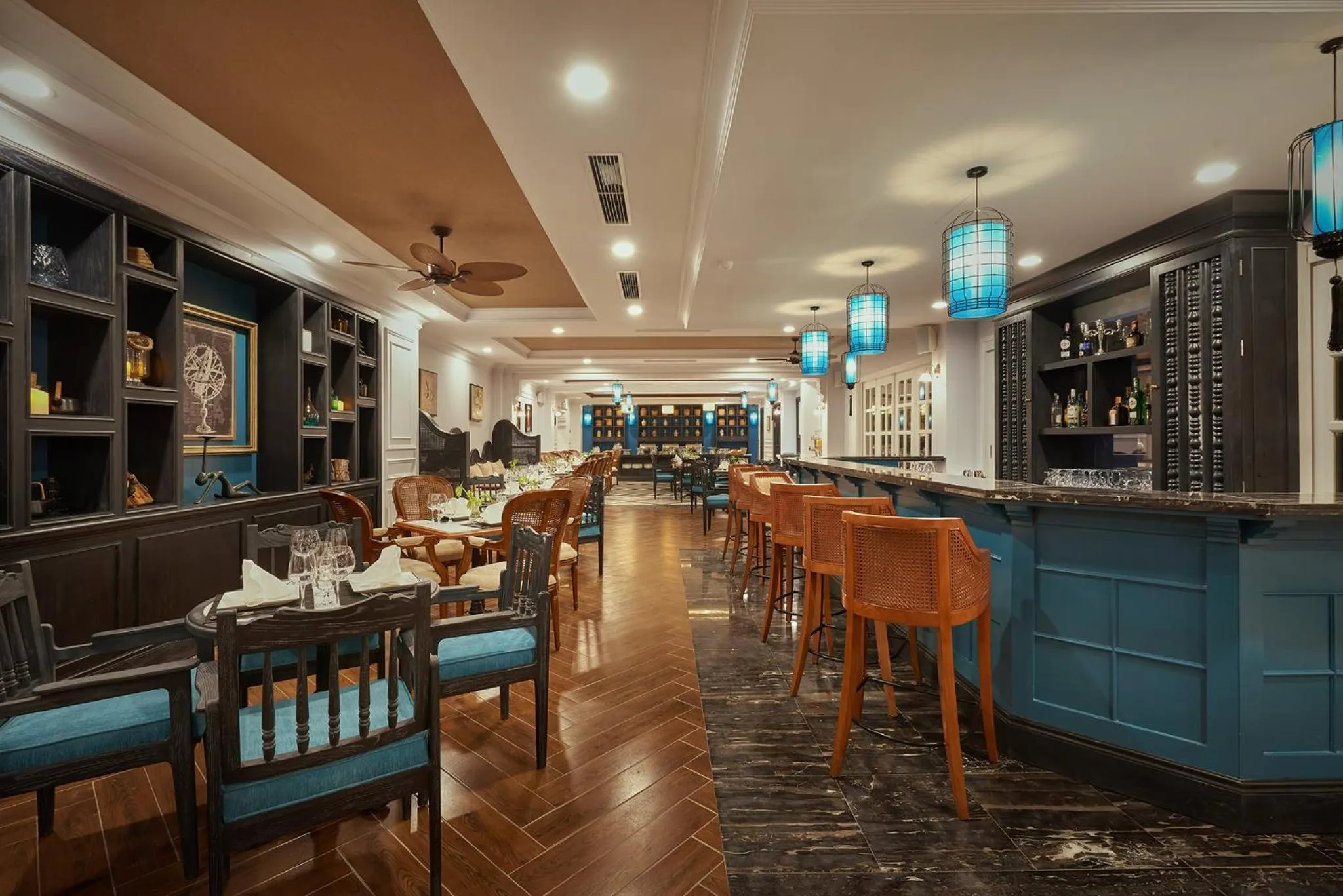 Restaurant/places to eat in Manoir Des Arts Hotel