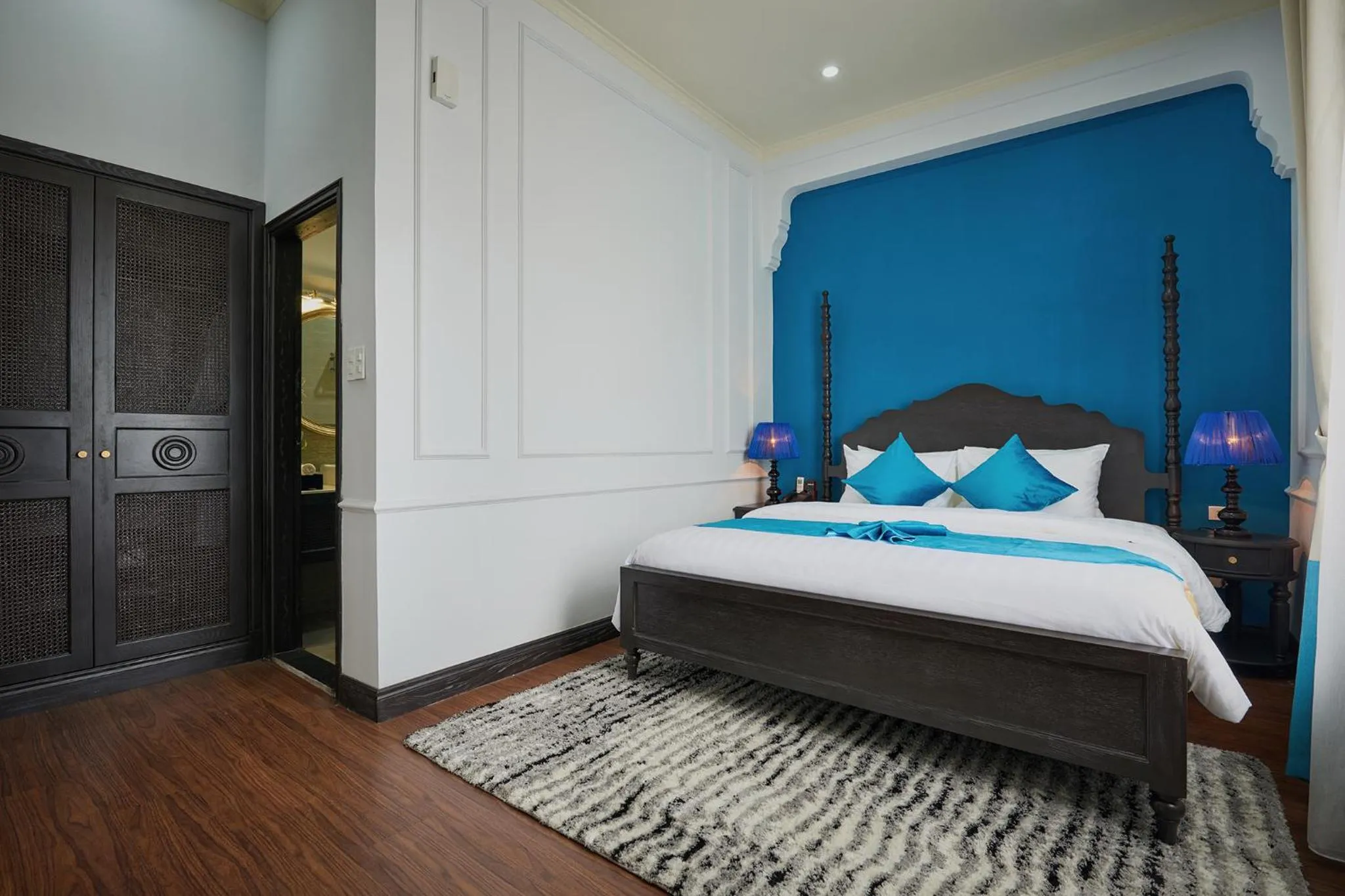 Bedroom, Bed in Manoir Des Arts Hotel