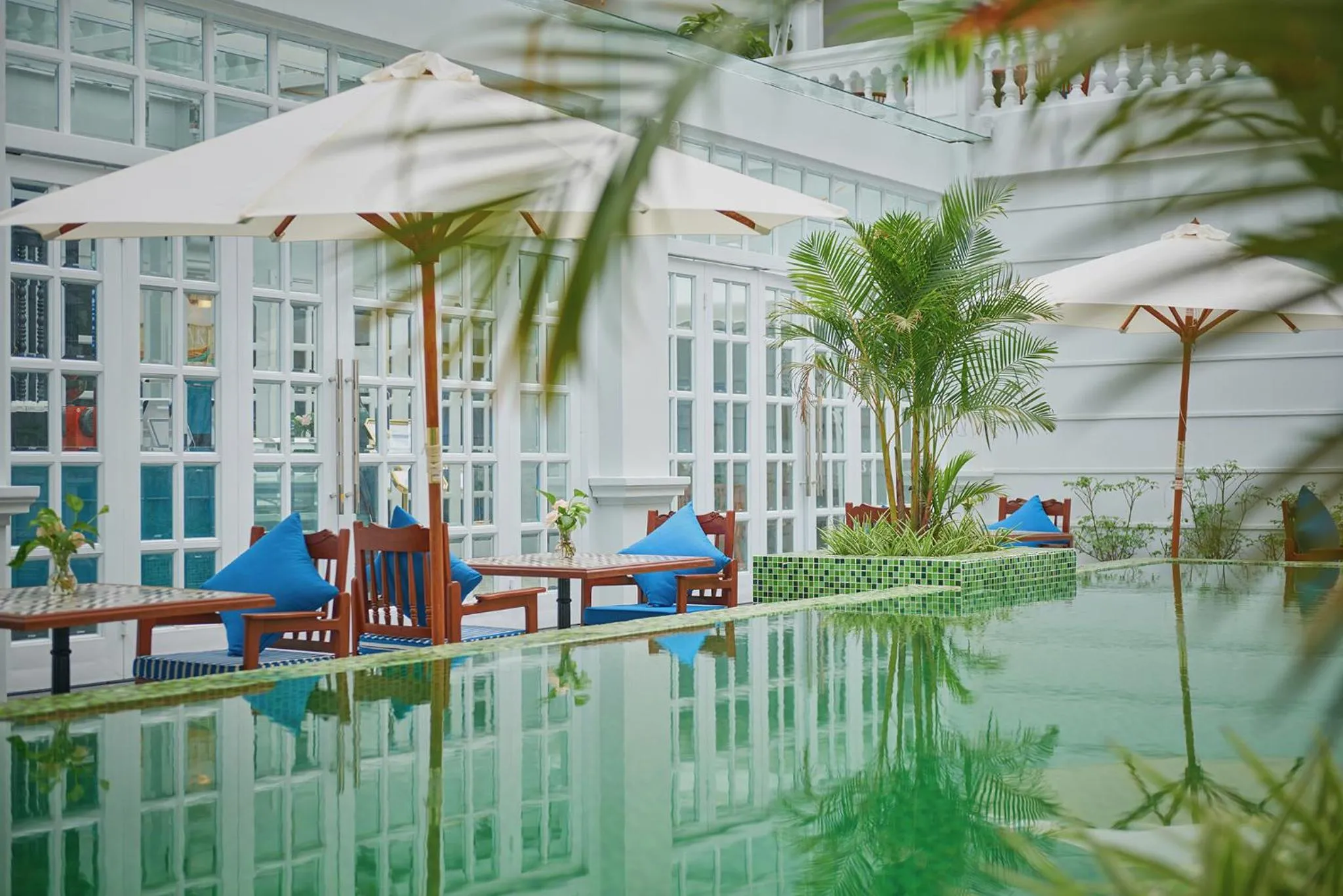 Swimming pool in Manoir Des Arts Hotel
