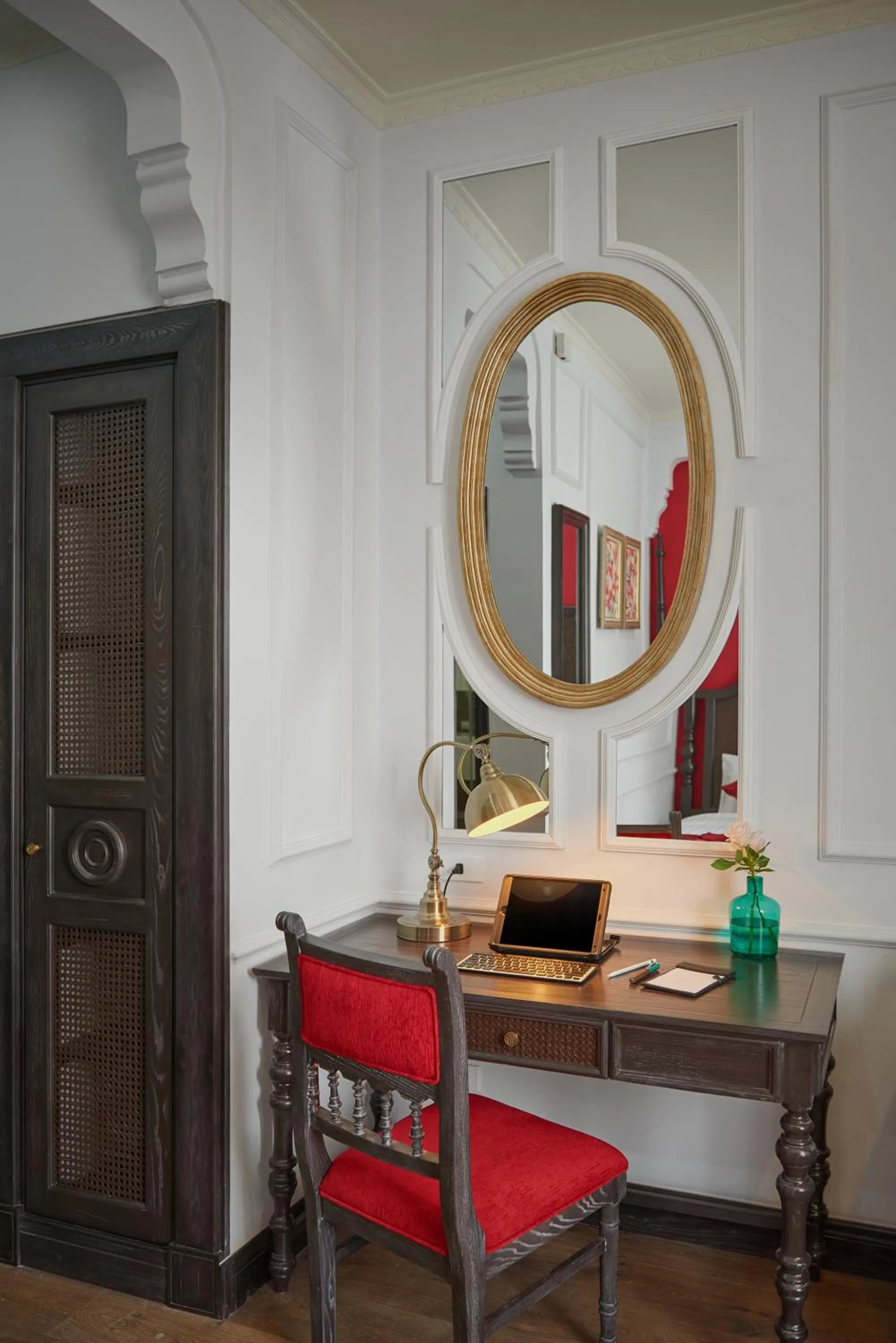 Business facilities in Manoir Des Arts Hotel