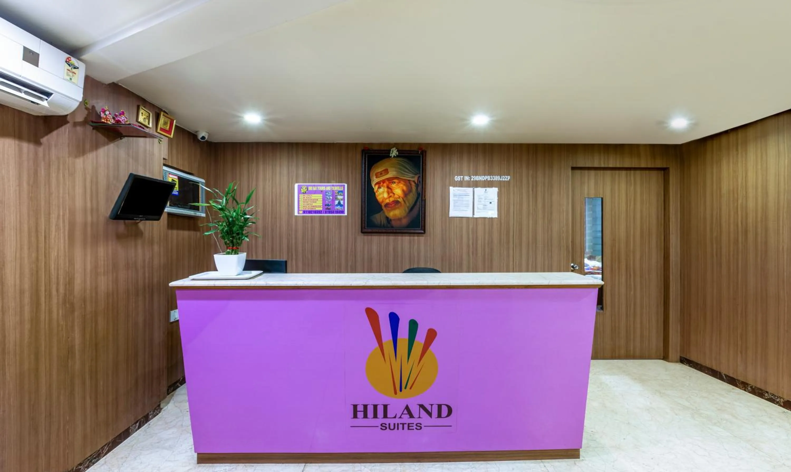 Lobby or reception in Itsy Hotels Hiland Suites
