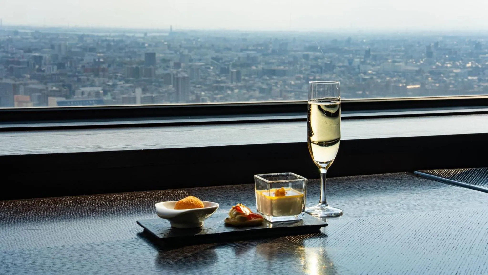 Lounge or bar in ANA Crowne Plaza Hotel Grand Court Nagoya by IHG