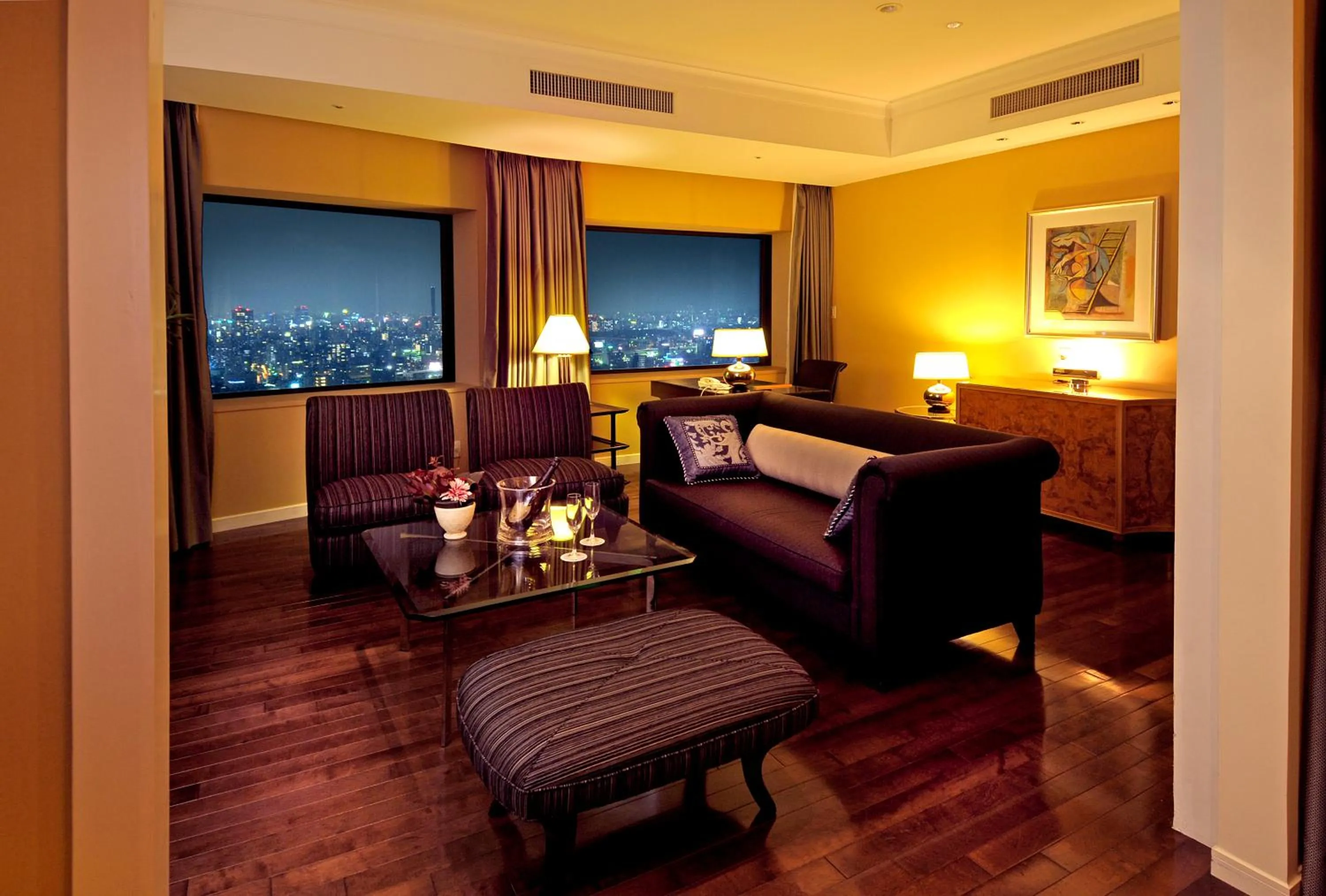 Photo of the whole room in ANA Crowne Plaza Hotel Grand Court Nagoya by IHG