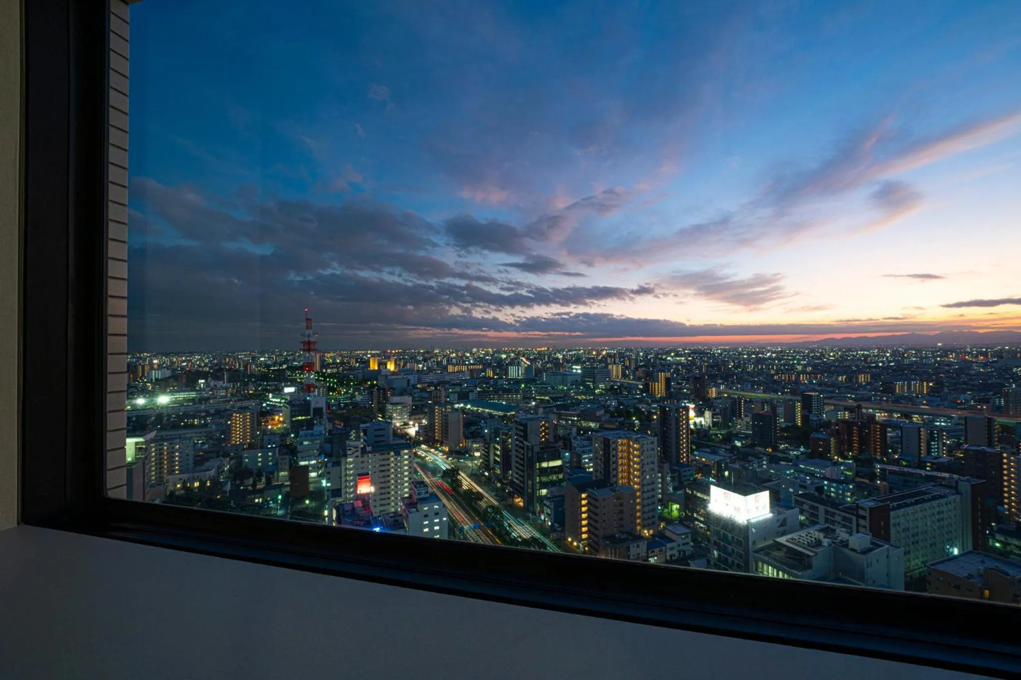 Photo of the whole room in ANA Crowne Plaza Hotel Grand Court Nagoya by IHG