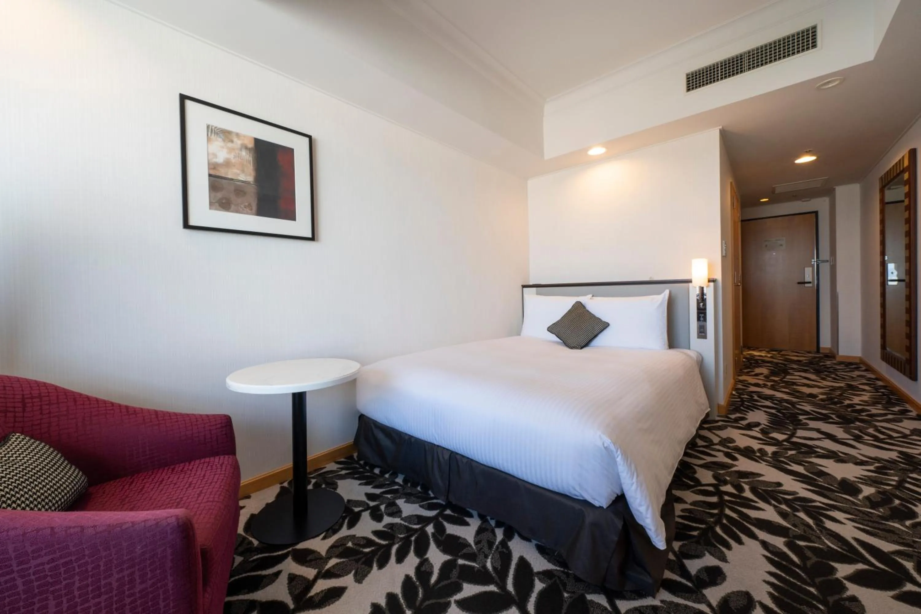 Photo of the whole room, Bed in ANA Crowne Plaza Hotel Grand Court Nagoya by IHG