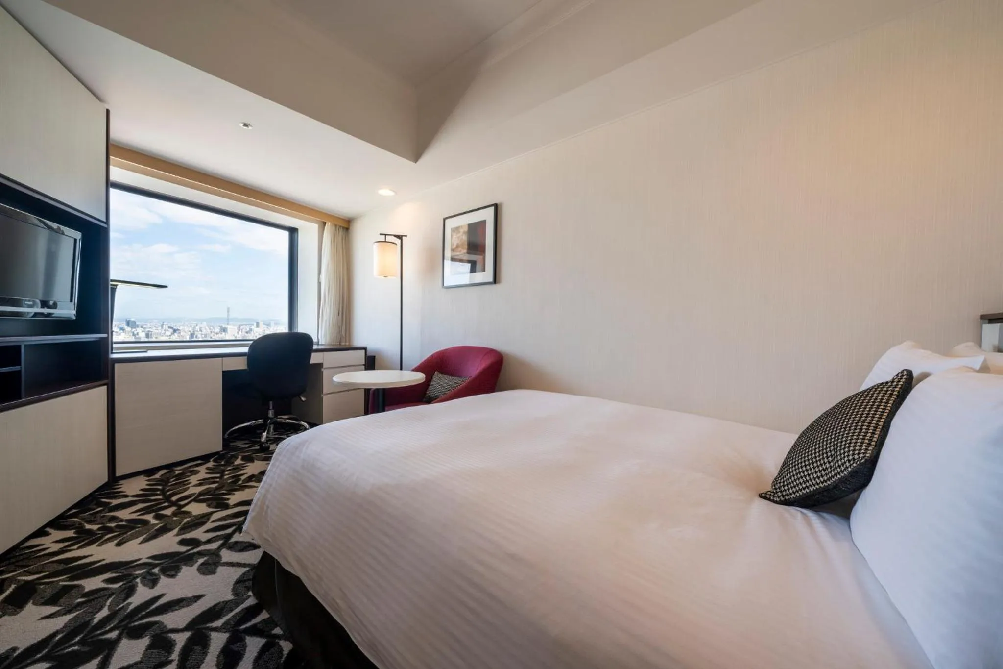 Photo of the whole room, Bed in ANA Crowne Plaza Hotel Grand Court Nagoya by IHG