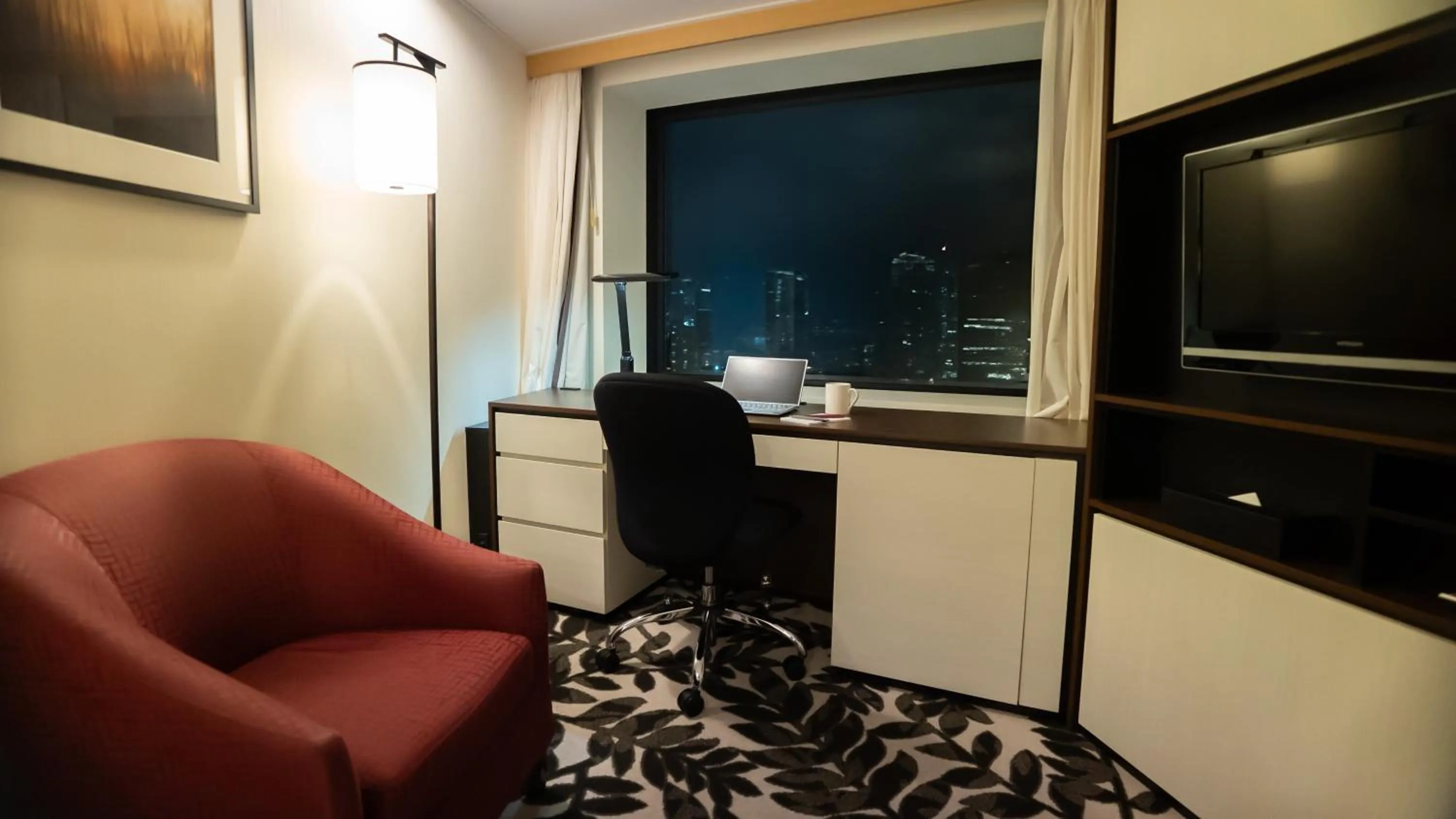 Photo of the whole room in ANA Crowne Plaza Hotel Grand Court Nagoya by IHG