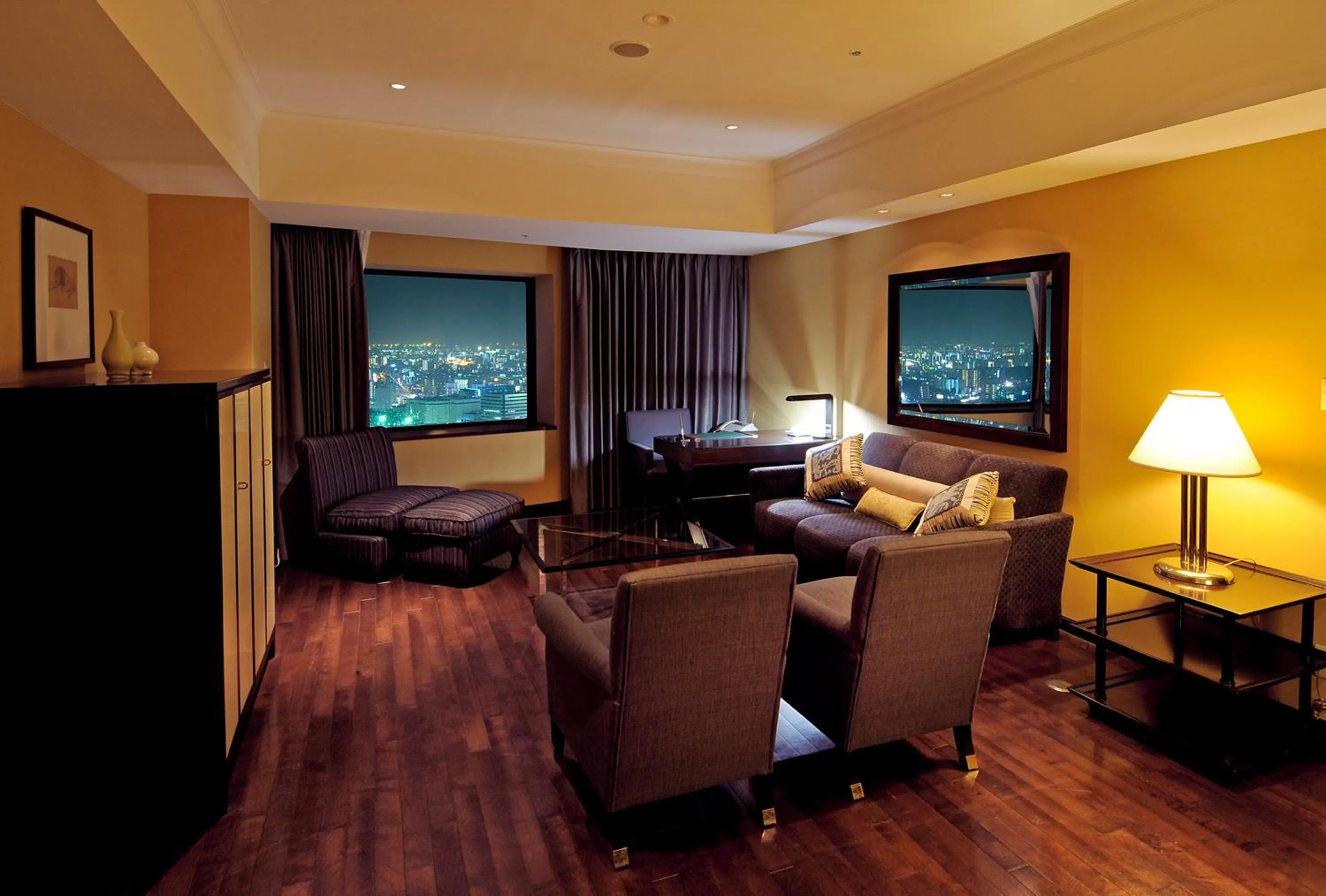 Photo of the whole room in ANA Crowne Plaza Hotel Grand Court Nagoya by IHG