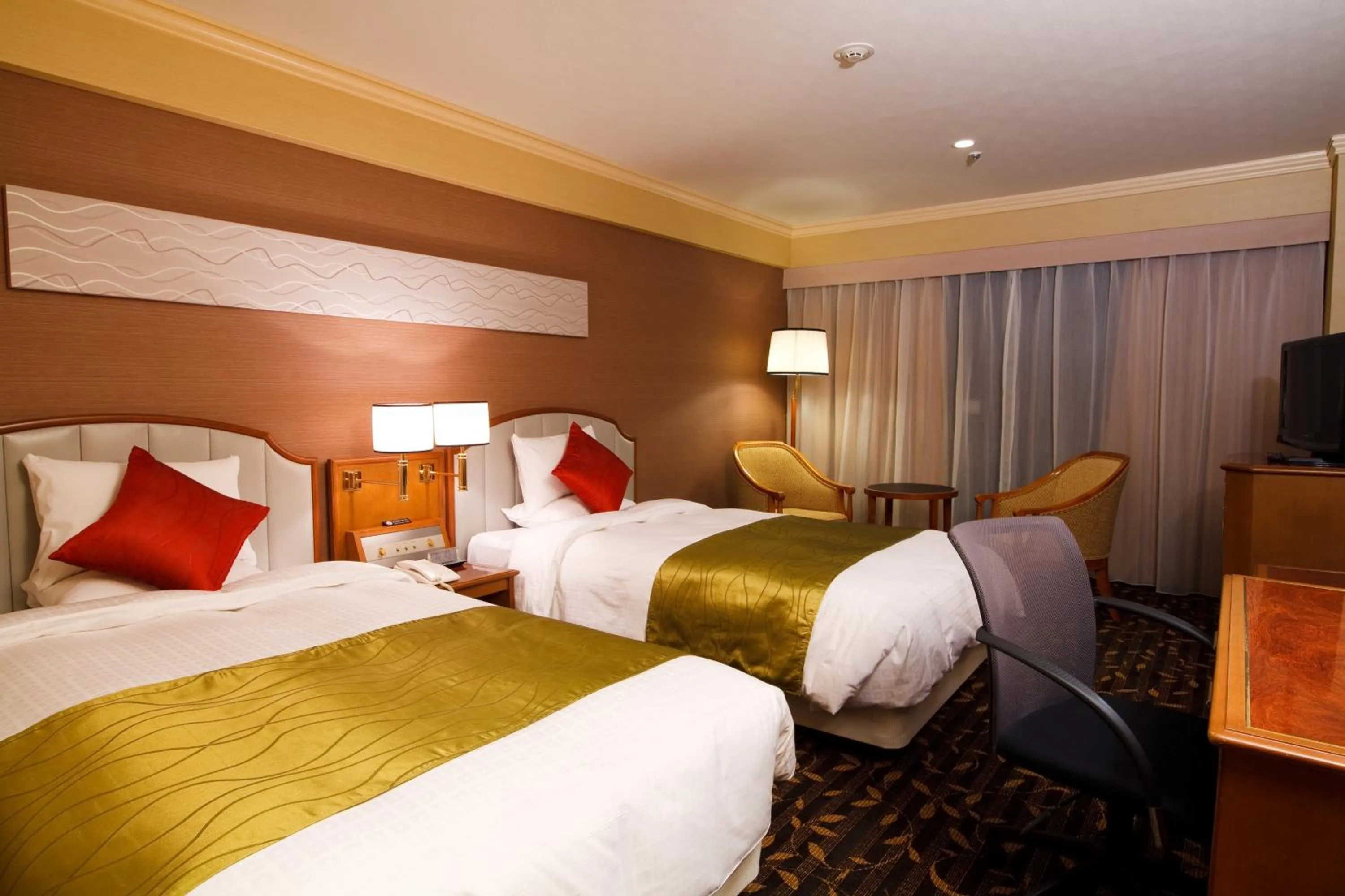 Photo of the whole room, Bed in ANA Crowne Plaza Hotel Nagasaki Gloverhill by IHG