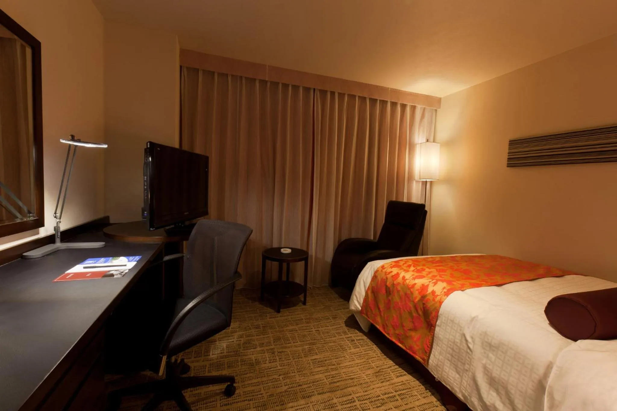 Photo of the whole room, Bed in ANA Crowne Plaza Hotel Nagasaki Gloverhill by IHG