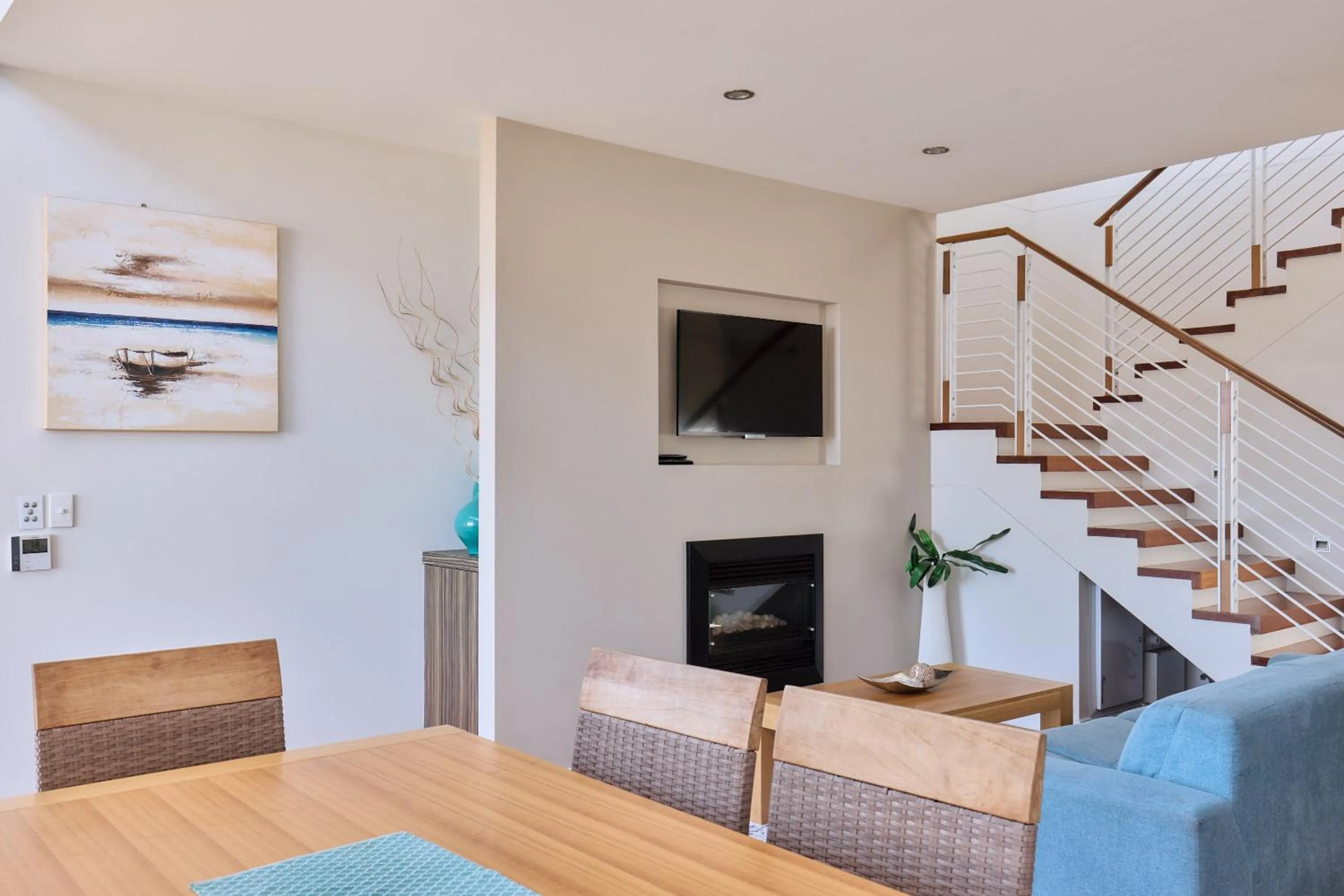 TV and multimedia in Caves Coastal Bar & Bungalows