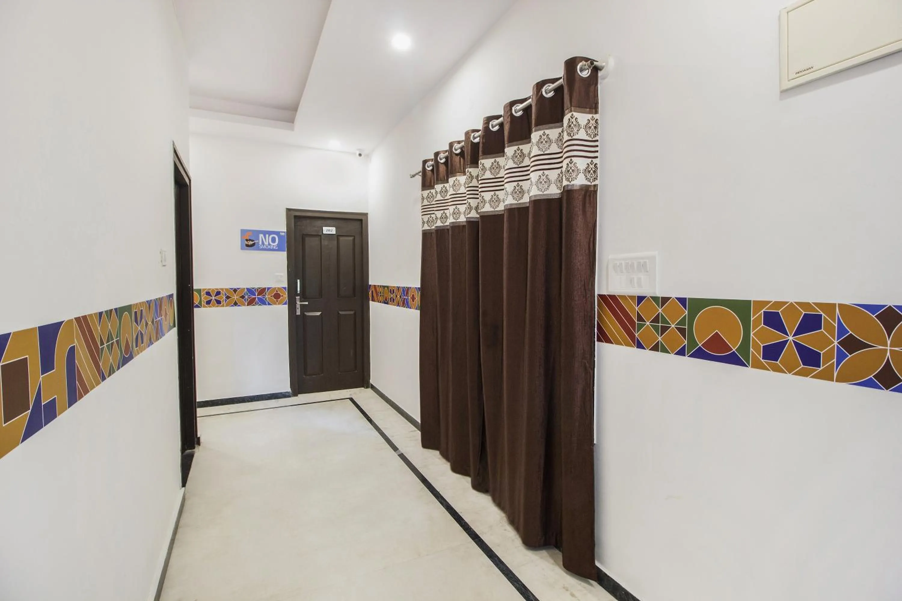 Lobby or reception in FabHotel Crown Suites - Nr Sony Signals