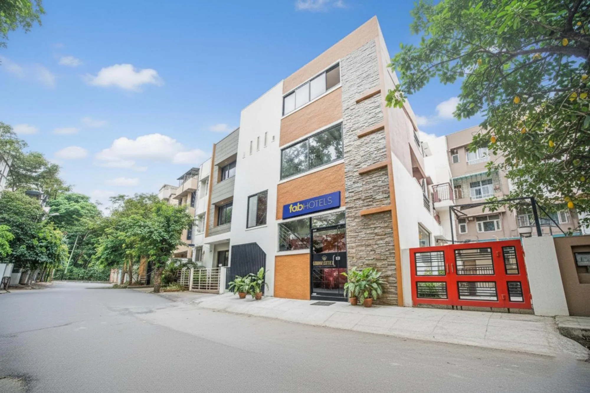 Facade/entrance in FabHotel Crown Suites - Nr Sony Signals