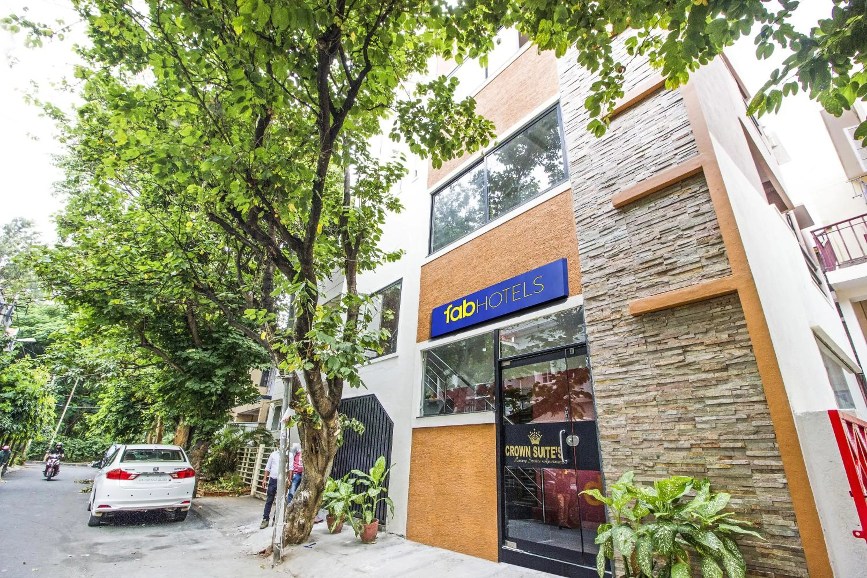 Facade/entrance in FabHotel Crown Suites - Nr Sony Signals