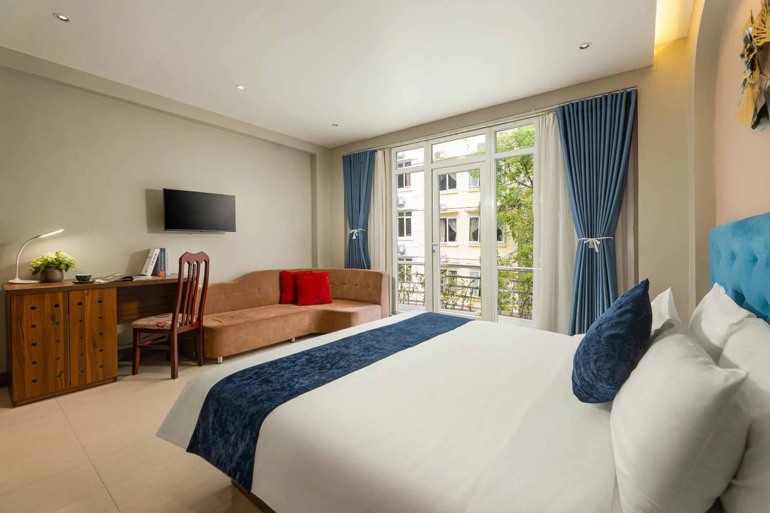 Property building, Bed in The Oversleep Catba Hostel & Pool Bar