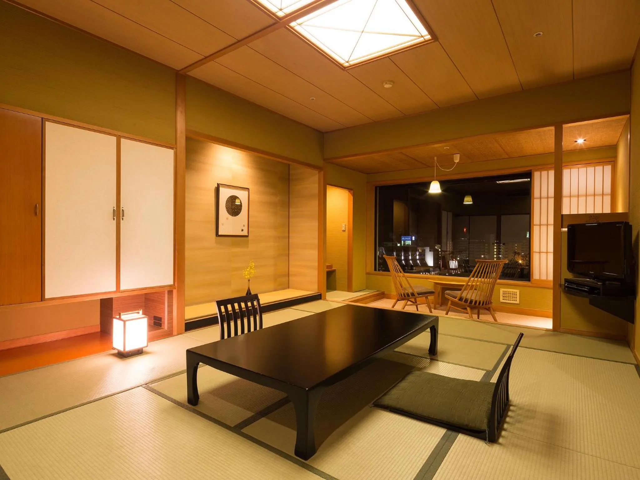 Photo of the whole room in Awaji Yumesenkei
