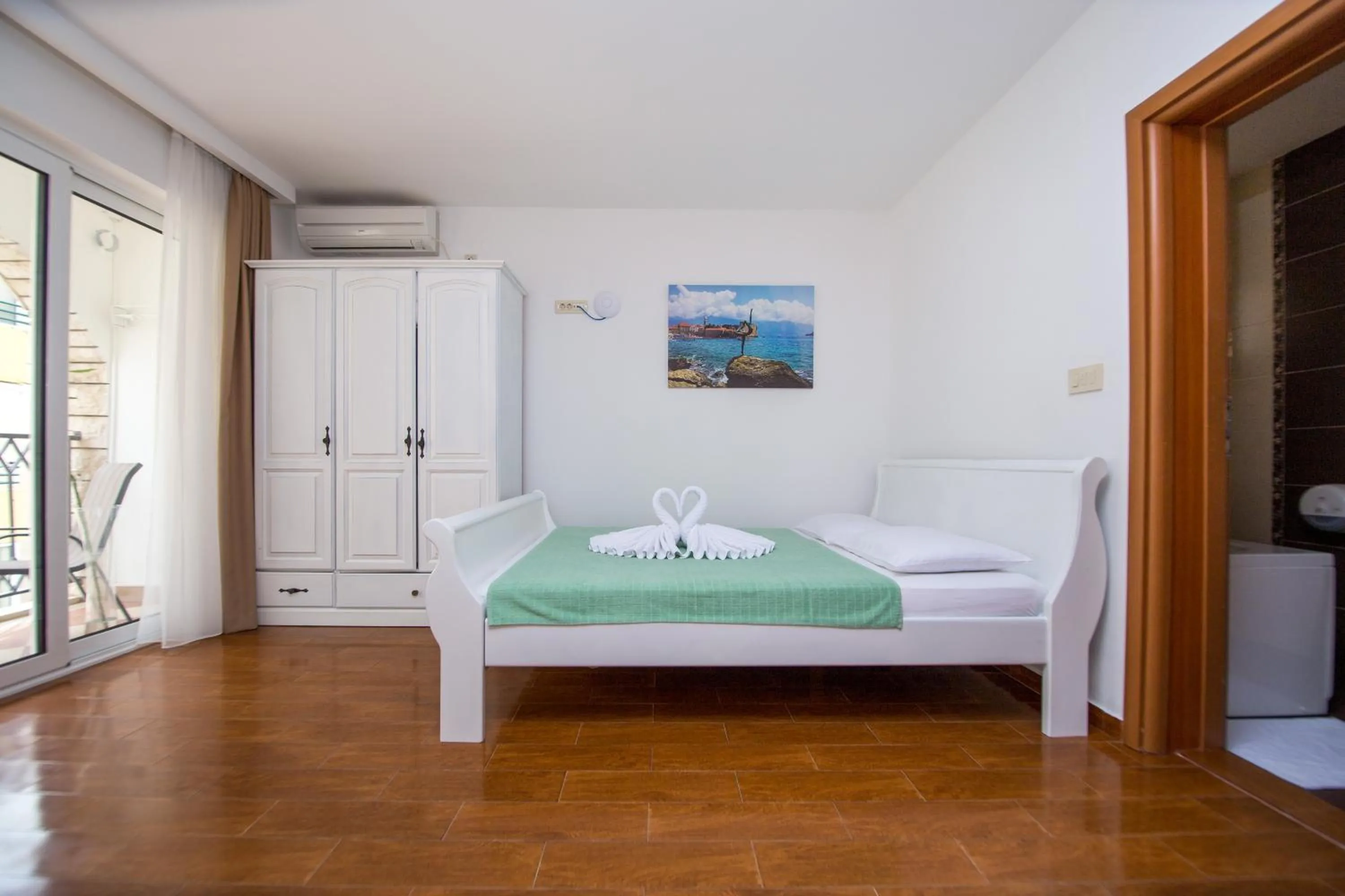 Photo of the whole room, Bed in Villa DiEden