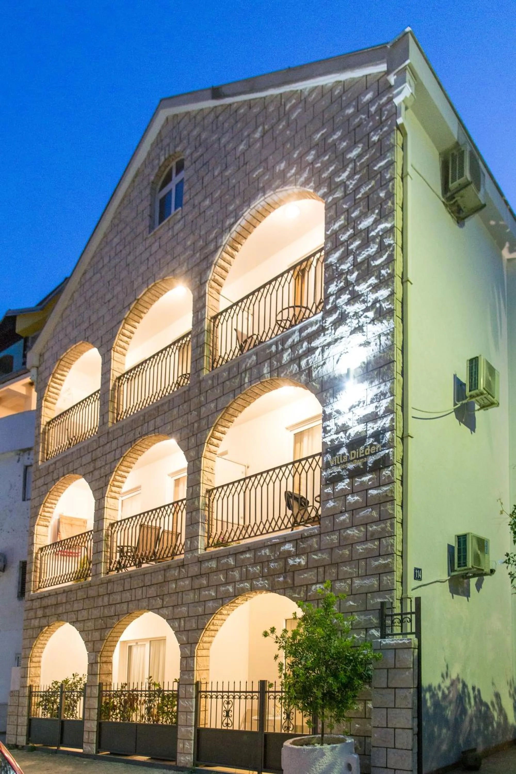 Property building in Villa DiEden