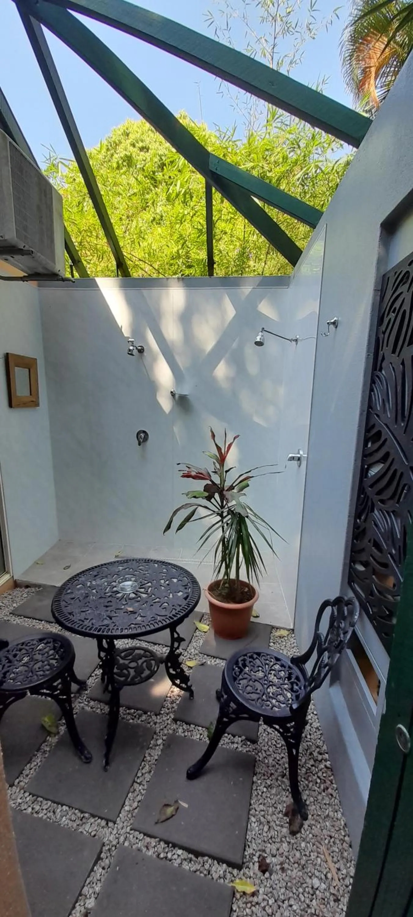 Shower in Eden House Retreat