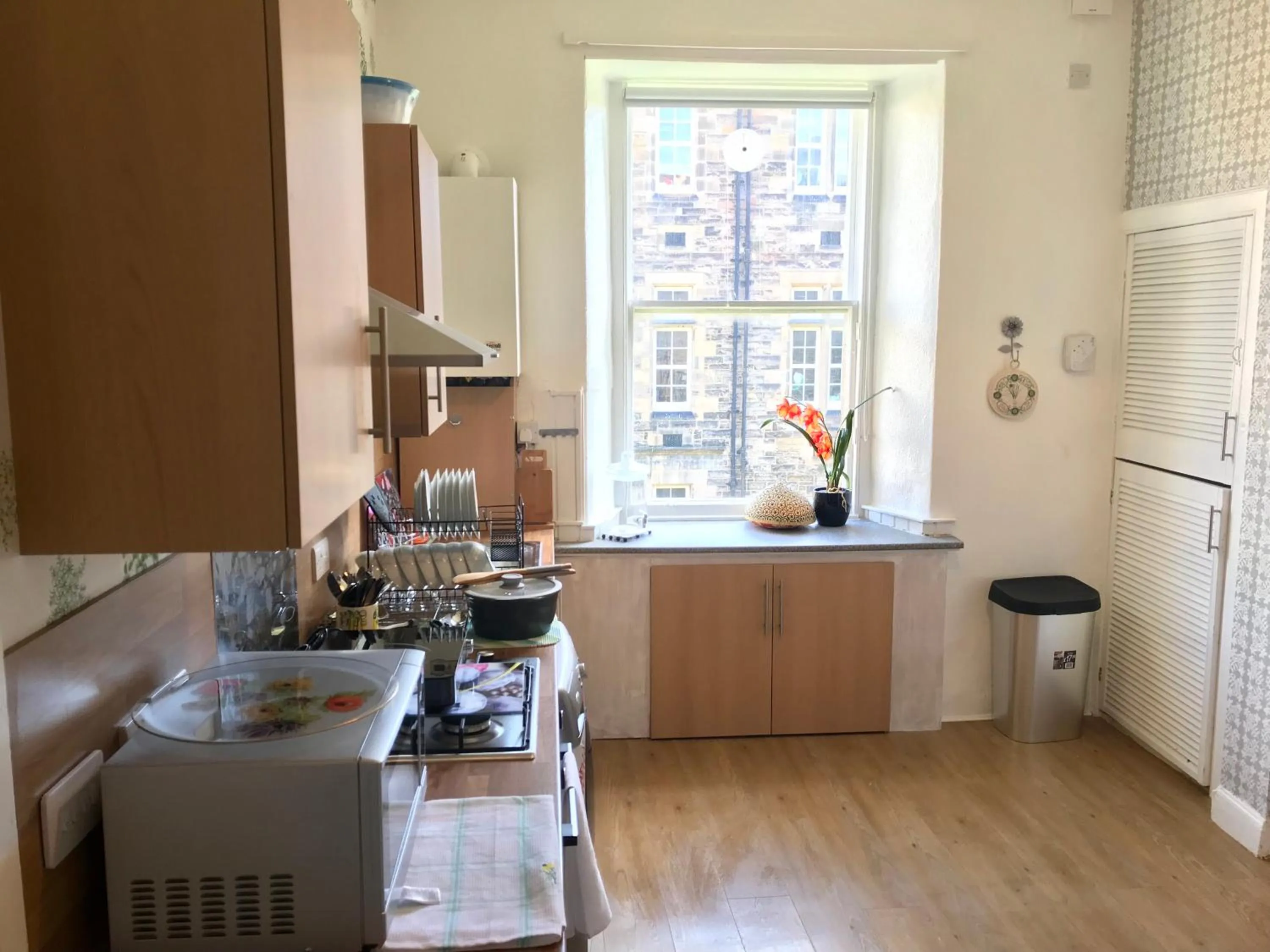 Kitchen or kitchenette in 233 Leith Apartment